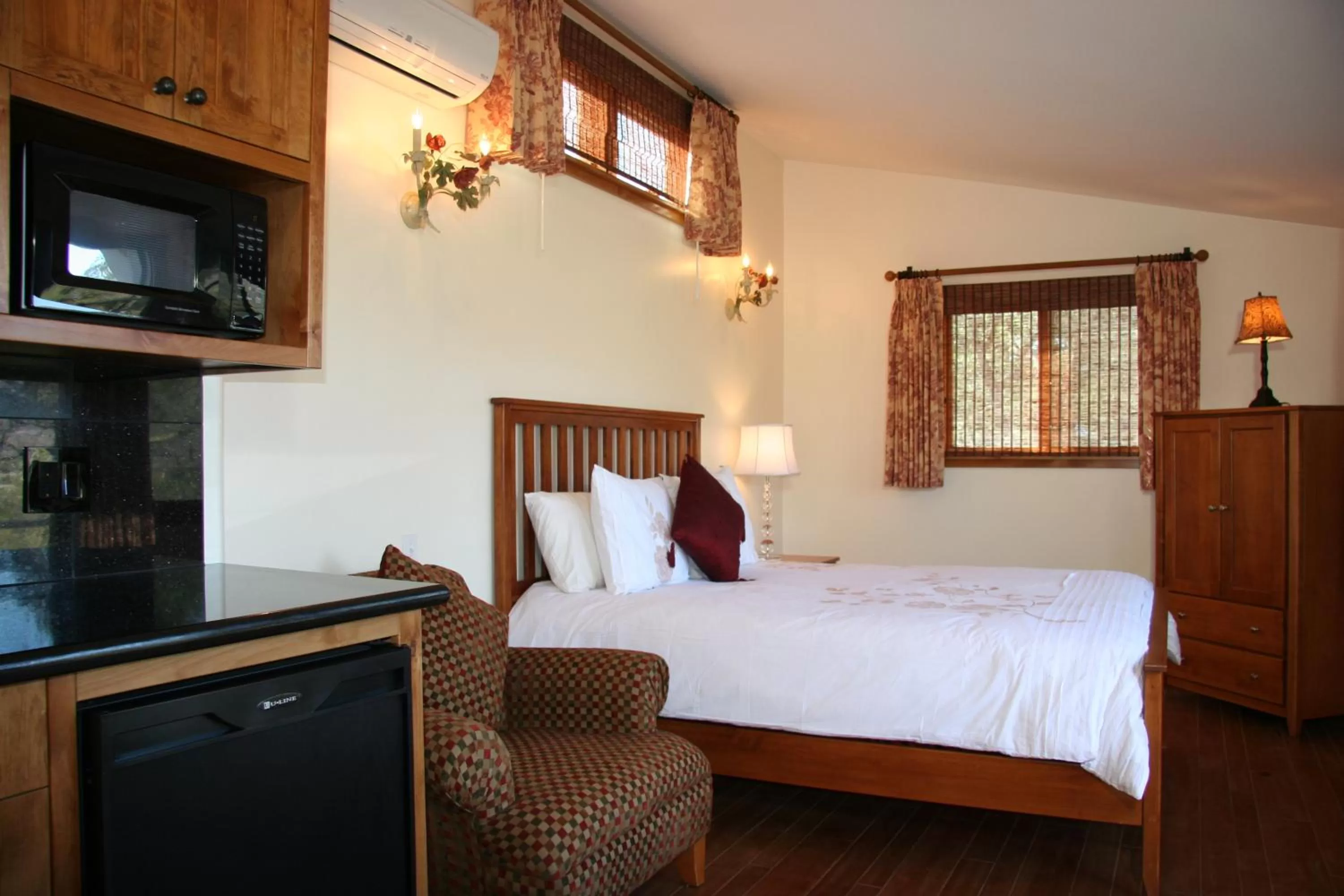 Bedroom, Room Photo in Ojai Retreat & Inn