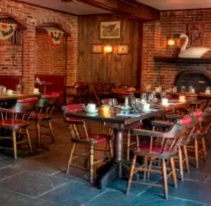 Restaurant/Places to Eat in The Robert Morris Inn