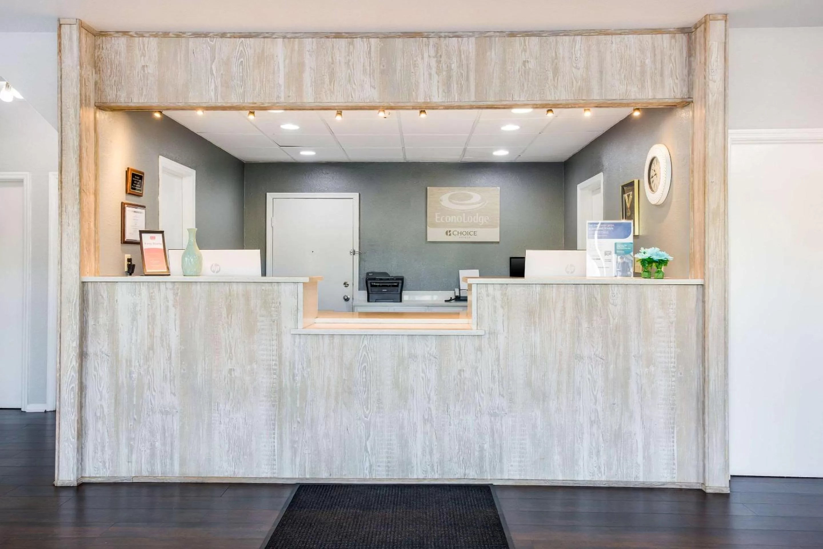 Lobby or reception in Econo Lodge Lebanon