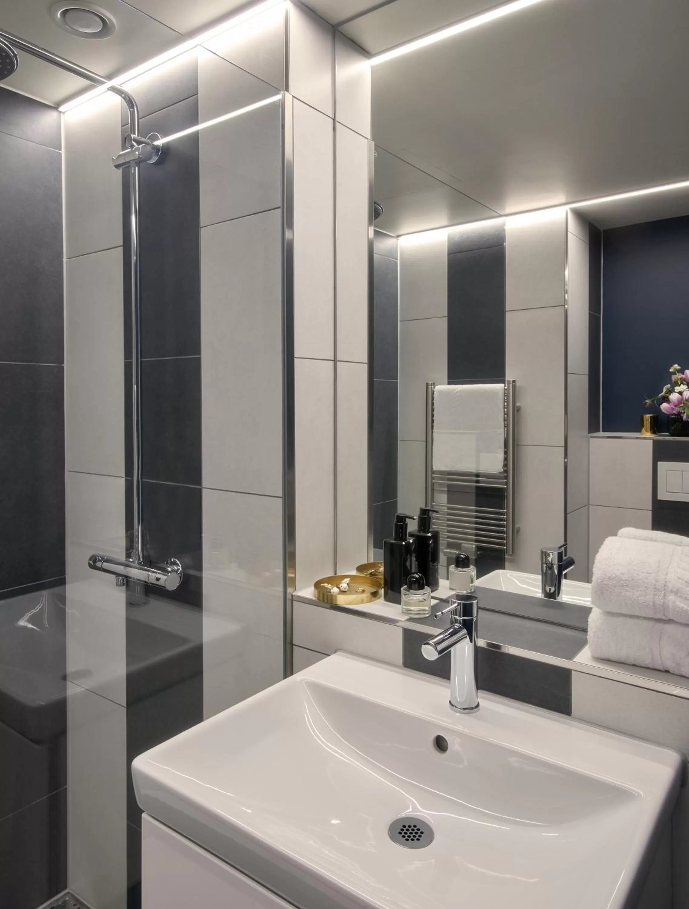 Shower in Hotel MIO by AMANO