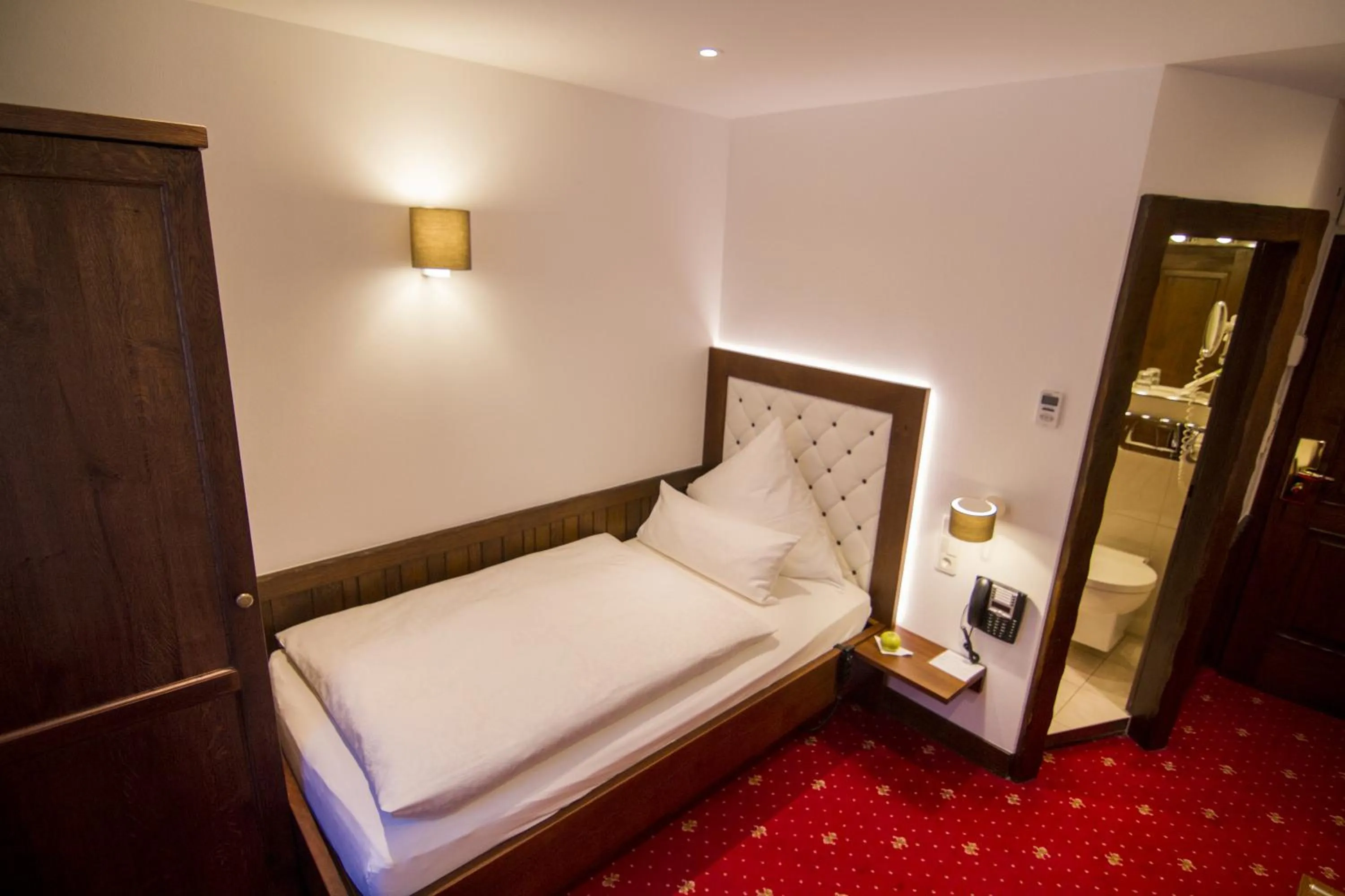 Photo of the whole room, Bed in Zur Weinsteige