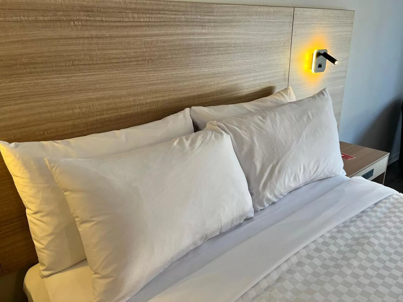 Bed in Econo Lodge Airport Quebec