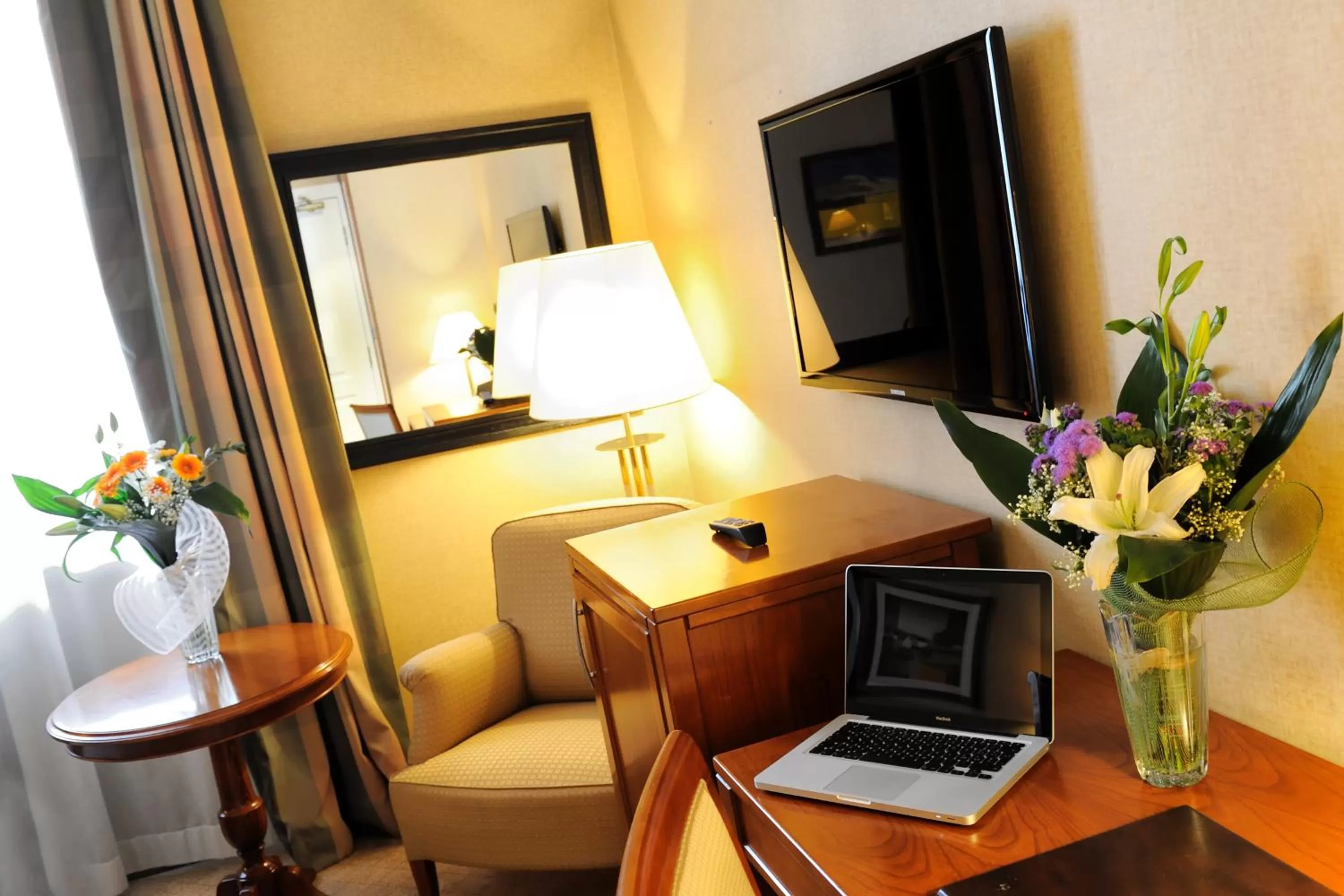 Photo of the whole room in LH Hotel Lloyd Roma