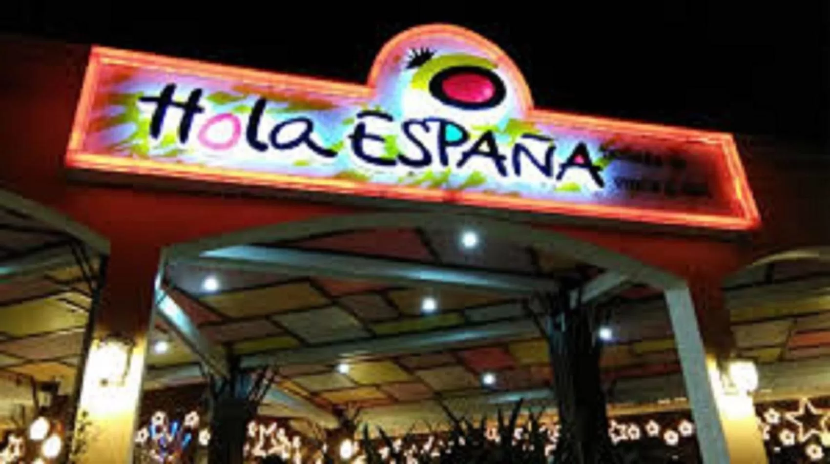 Restaurant/places to eat in La Mirada Residence Condo, Large 1 bedroom ,Ocean views, Breakfast, fast WiFi , Netflix, beach resort