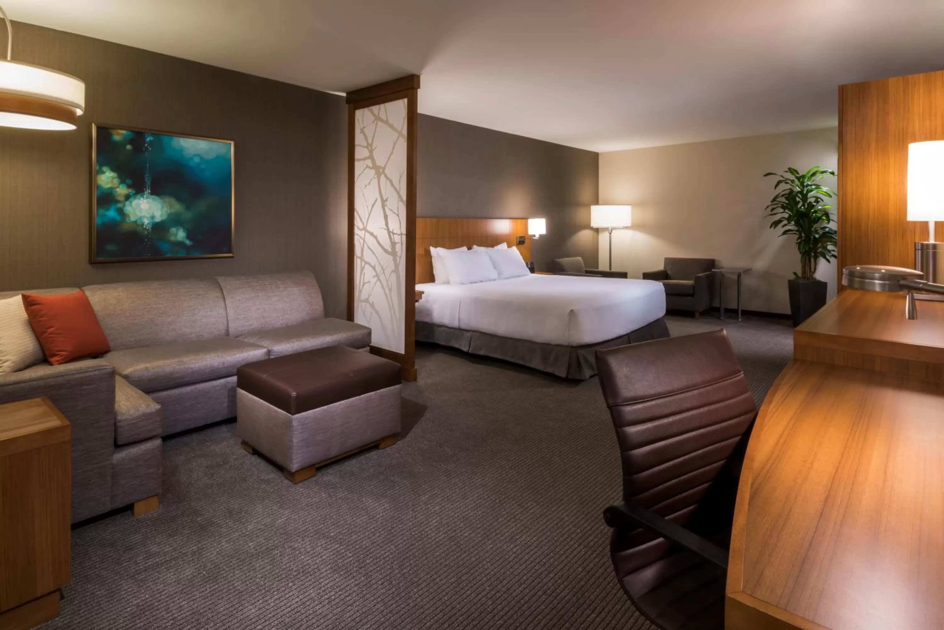 Photo of the whole room, Bed in Hyatt Place Boise/Downtown