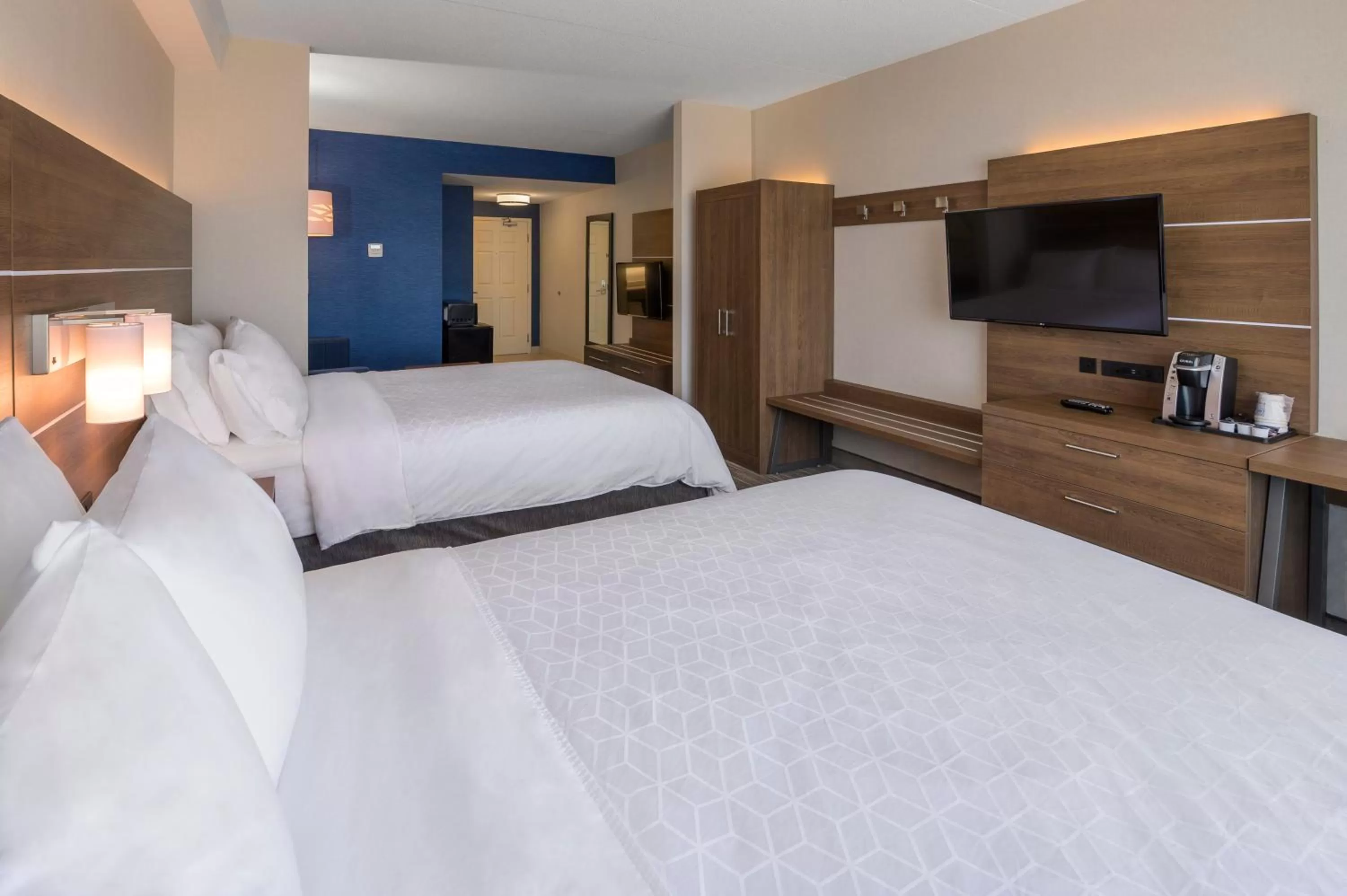 Photo of the whole room, Bed in Holiday Inn Express Hotel & Suites North Bay by IHG