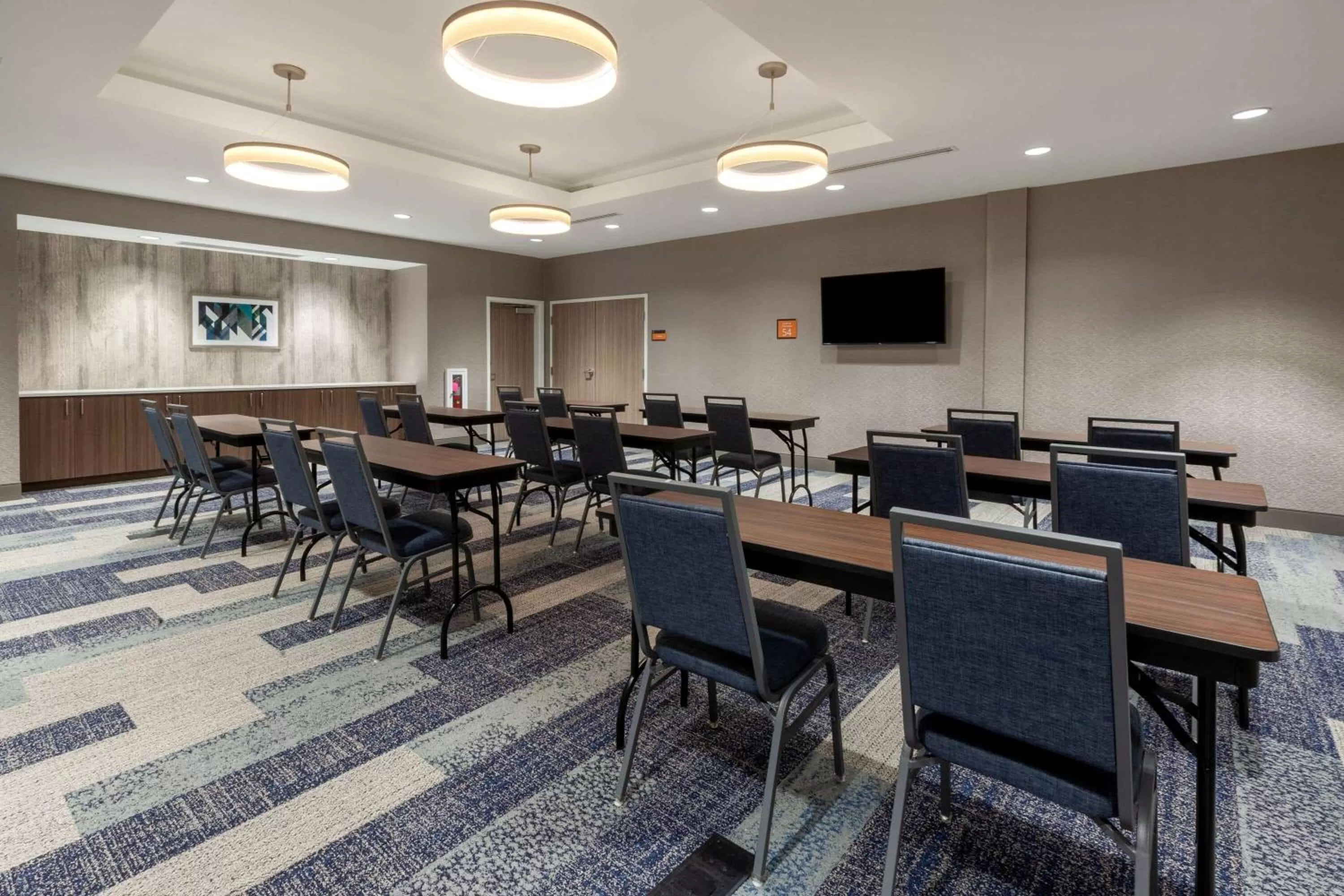 Meeting/conference room in La Quinta Inn & Suites by Wyndham Middletown-Goshen