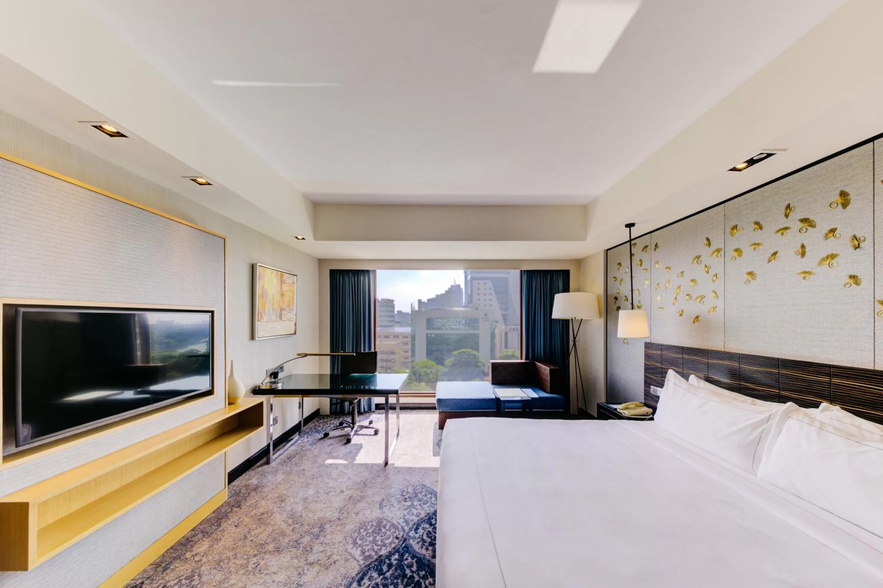 Bed in Cinnamon Grand Colombo