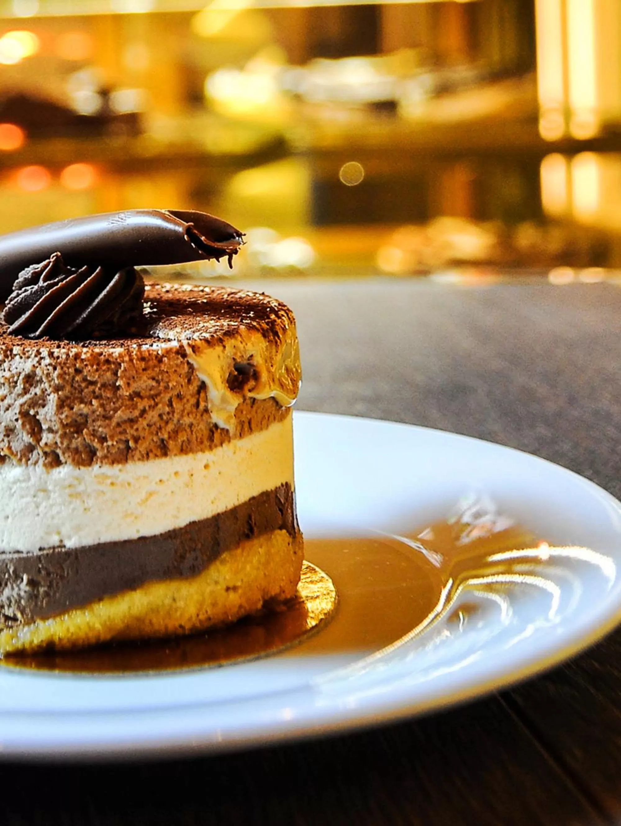 Restaurant/places to eat in Hotel Select