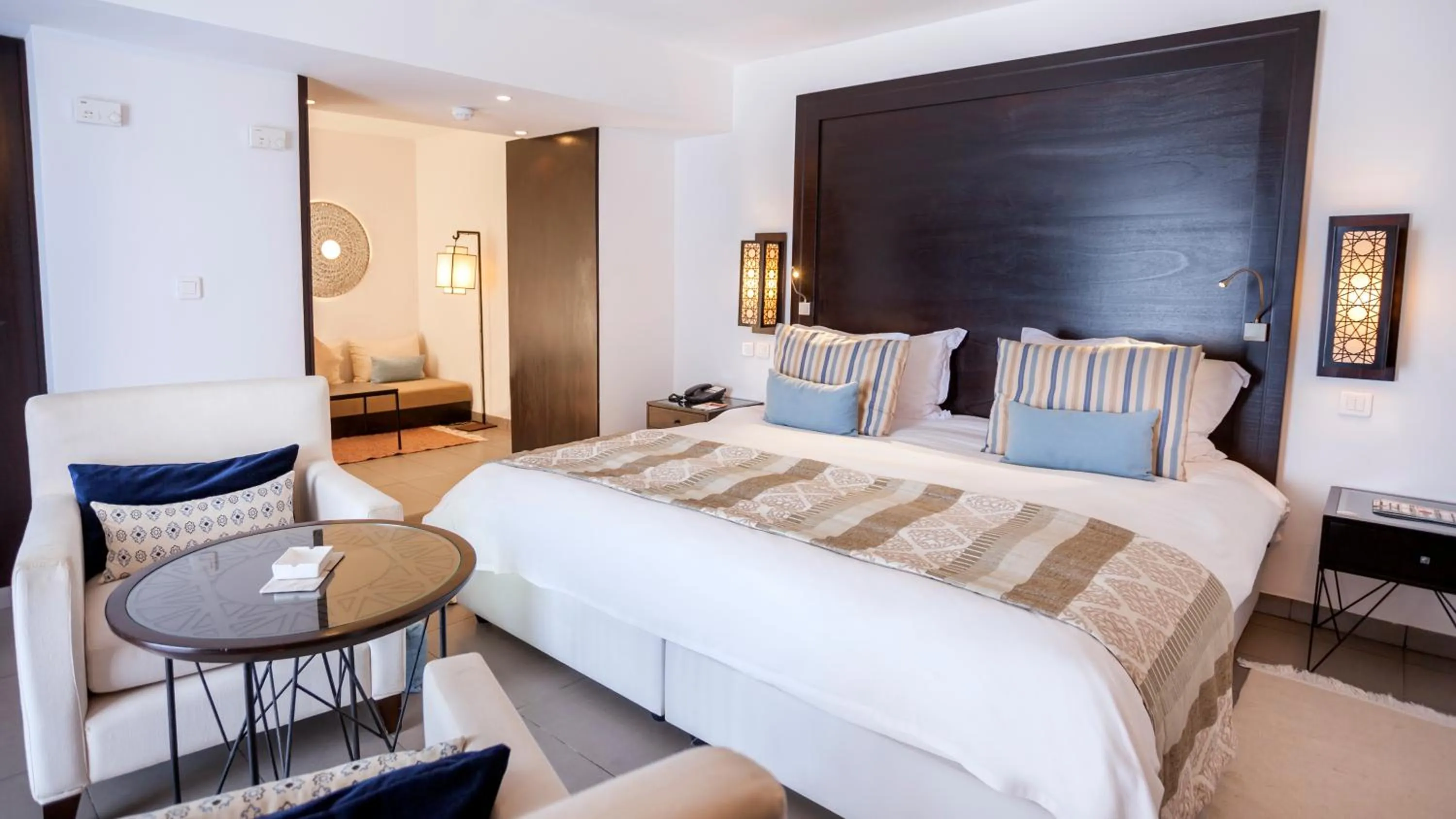 Bed in Mövenpick Hotel Gammarth Tunis