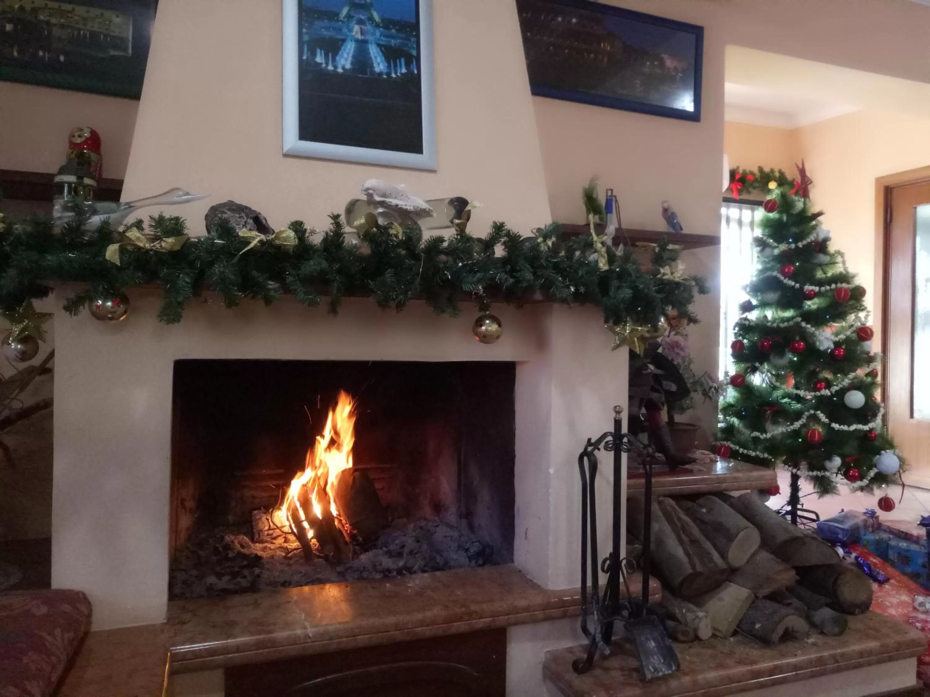 Communal lounge/ TV room in Villa Morgante B&B