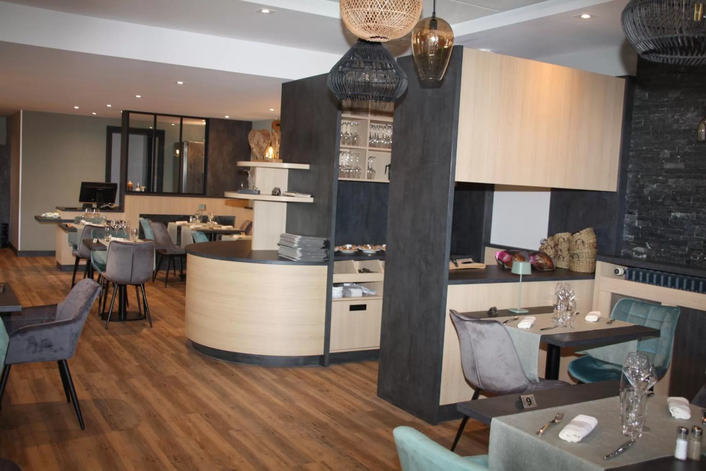 Restaurant/places to eat in Logis Hôtel- Restaurant La Renaissance