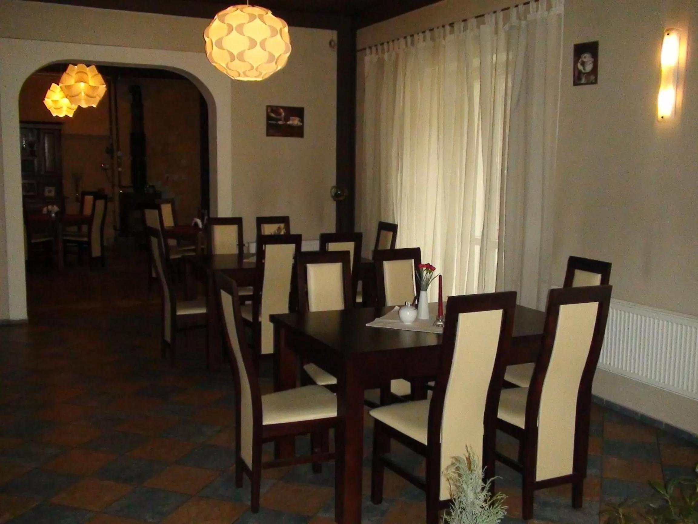Restaurant/places to eat in Hotel Europa