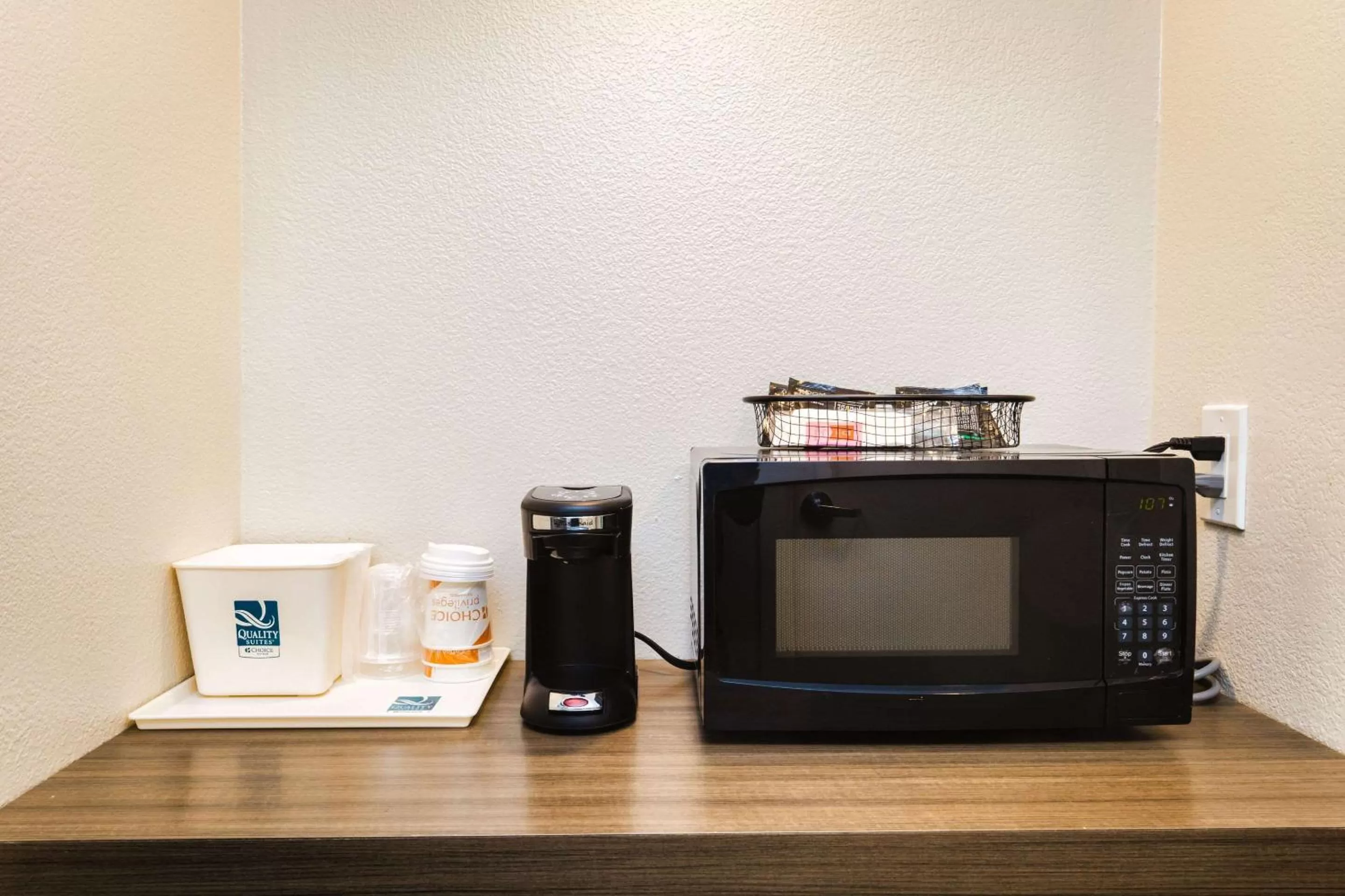 Bedroom in Quality Suites Houston Hobby Airport