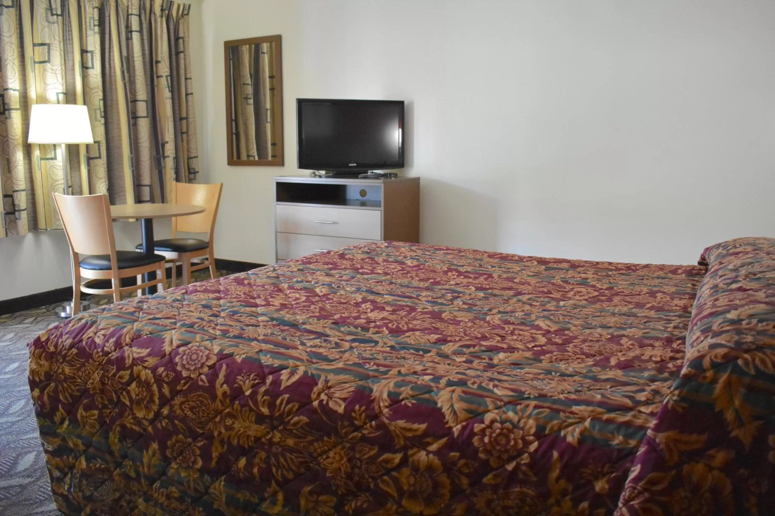 Bed in South Hills Motel