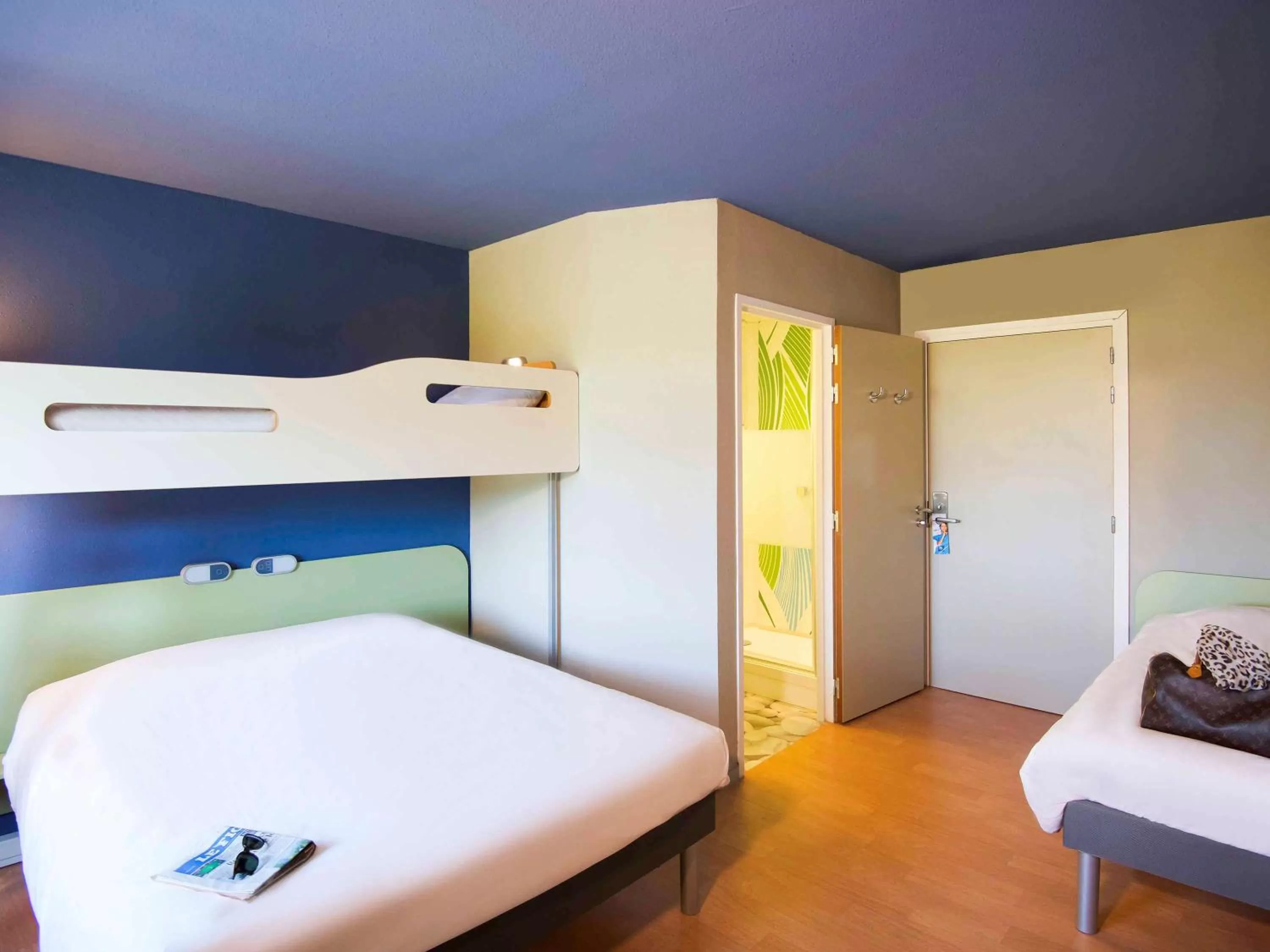 Bed in Ibis Budget Porte de Camargue