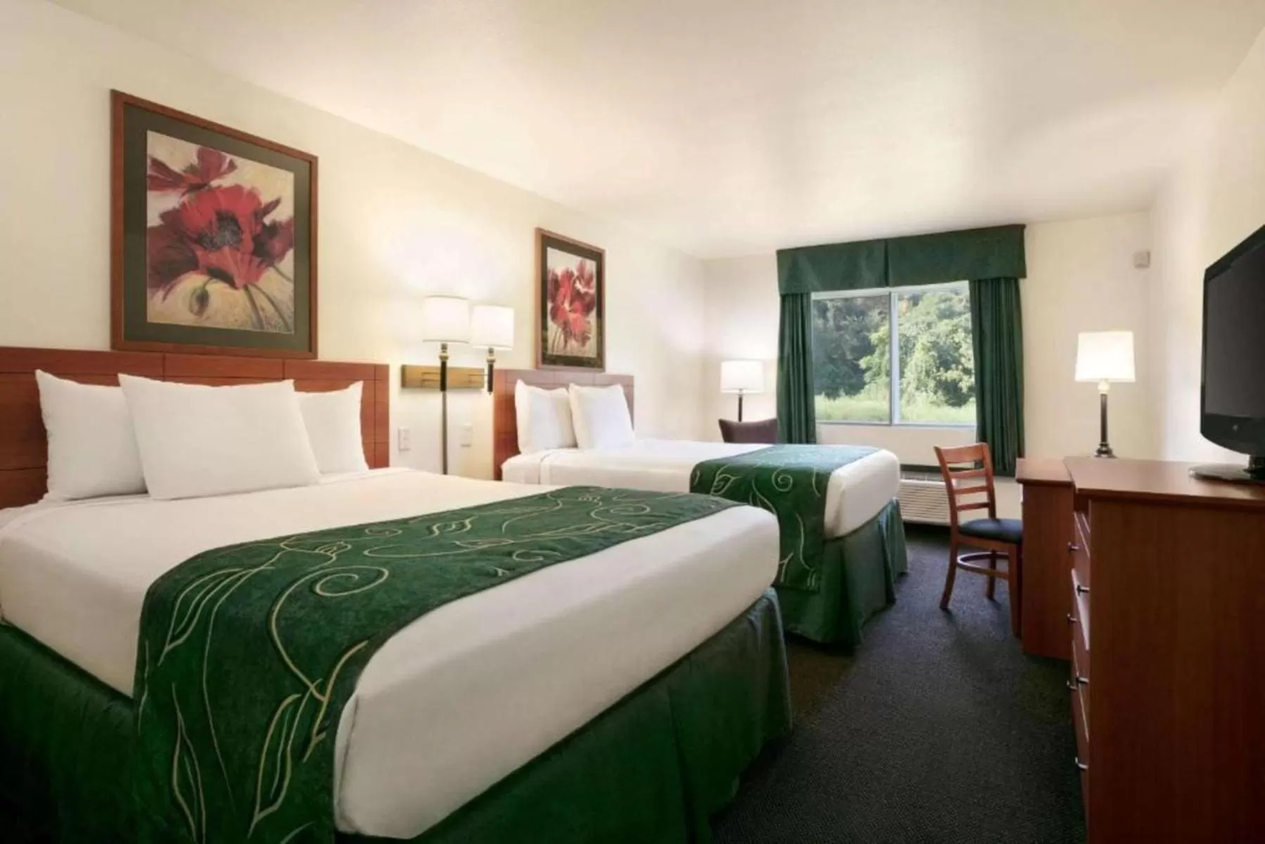 Bed in Travelodge by Wyndham Low Moor Near Covington