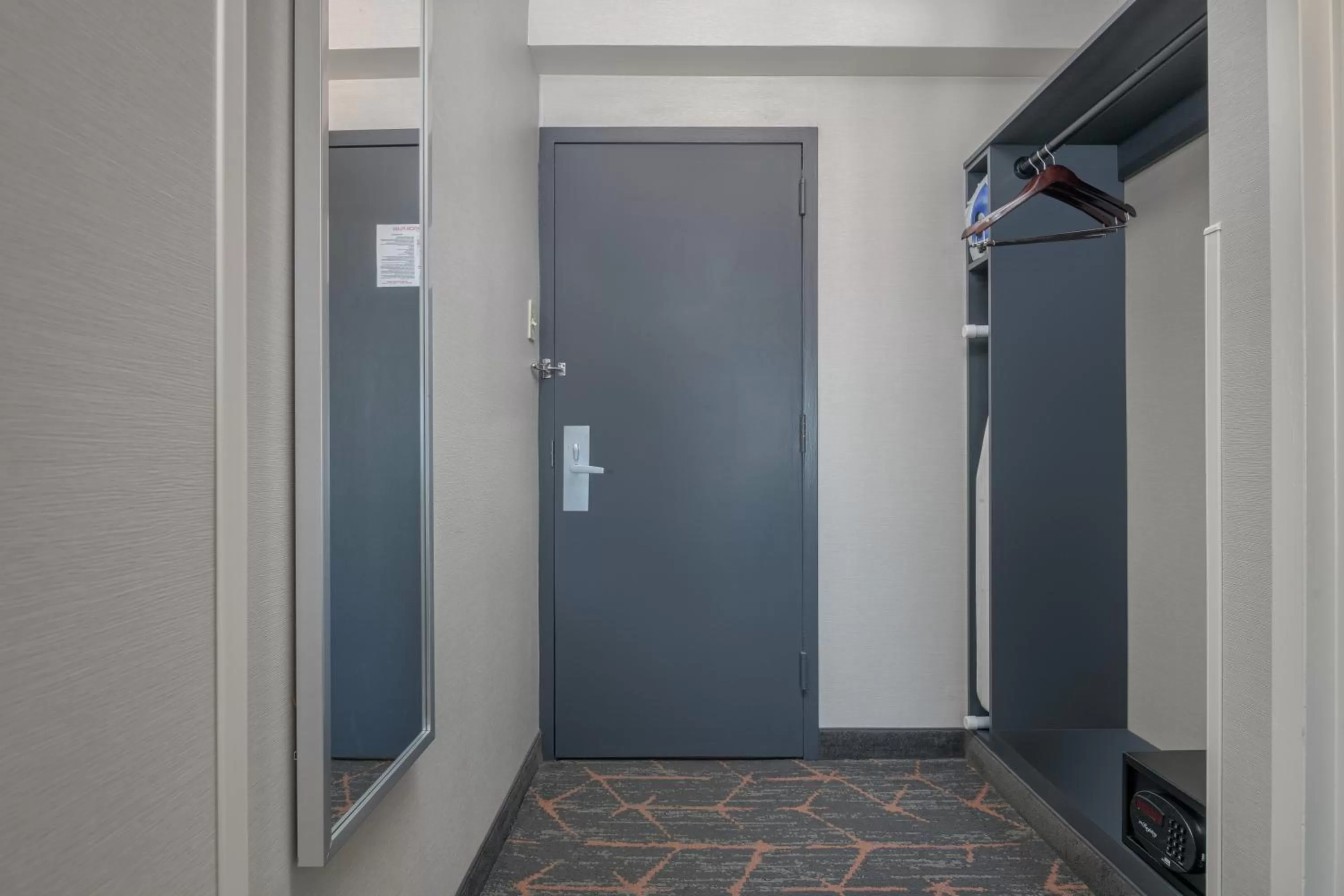 wardrobe in Holiday Inn Portland-By the Bay by IHG