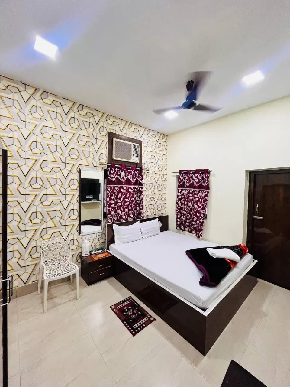 View (from property/room), Bed in Hotel Airlines