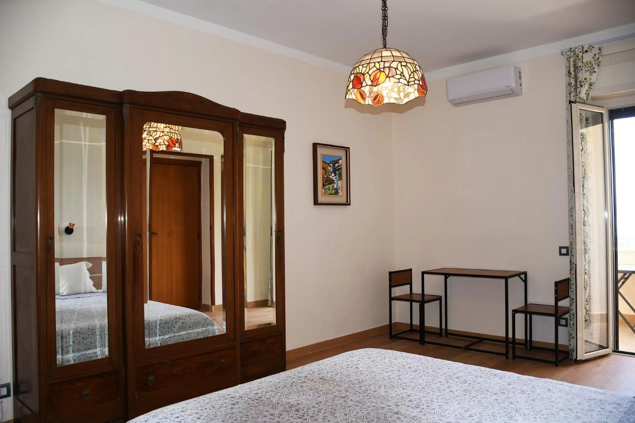 Seating area, Bed in Villa Viuli