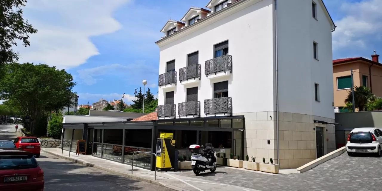 Property building in Azur