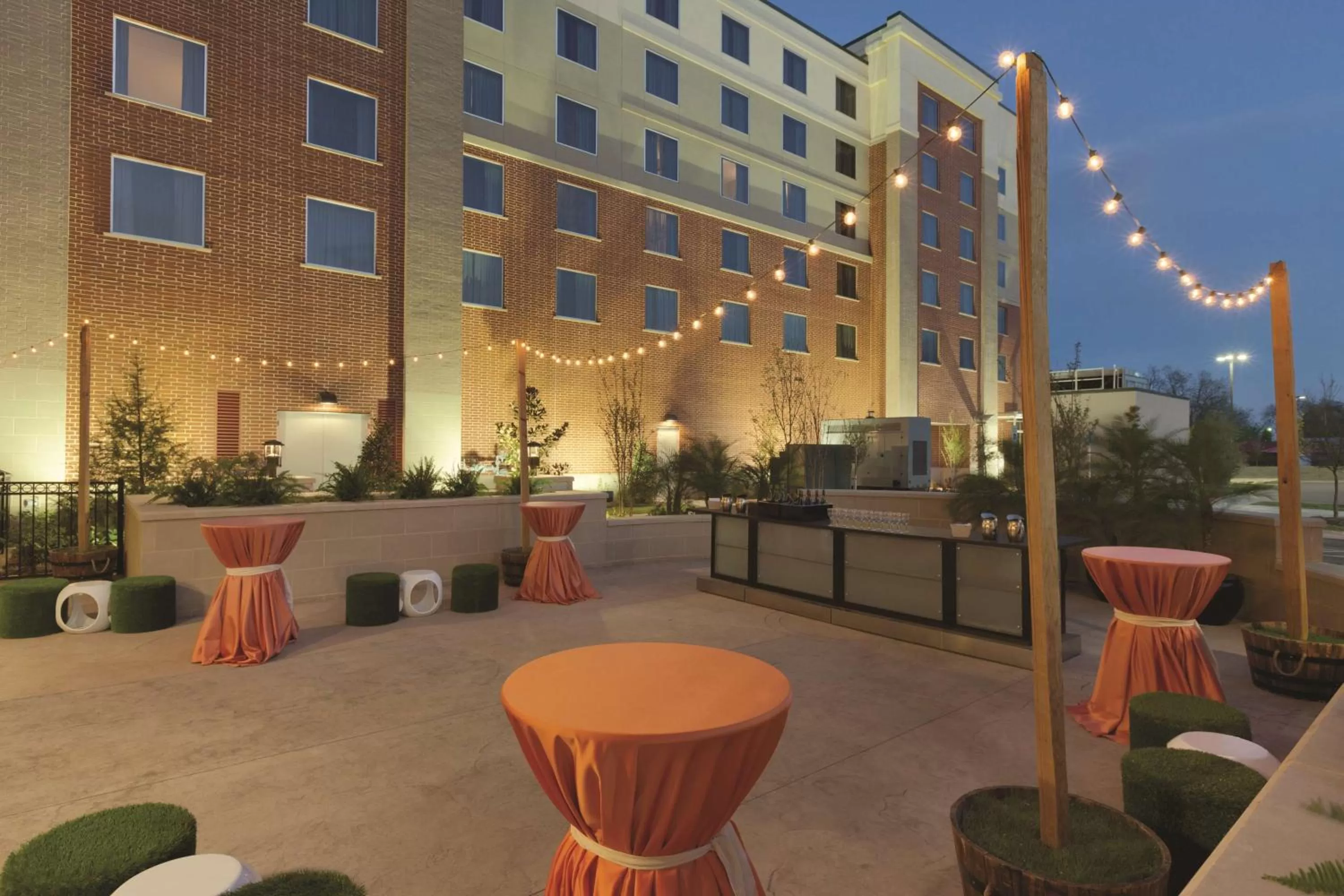 Property building in Embassy Suites Oklahoma City Downtown/Medical Center