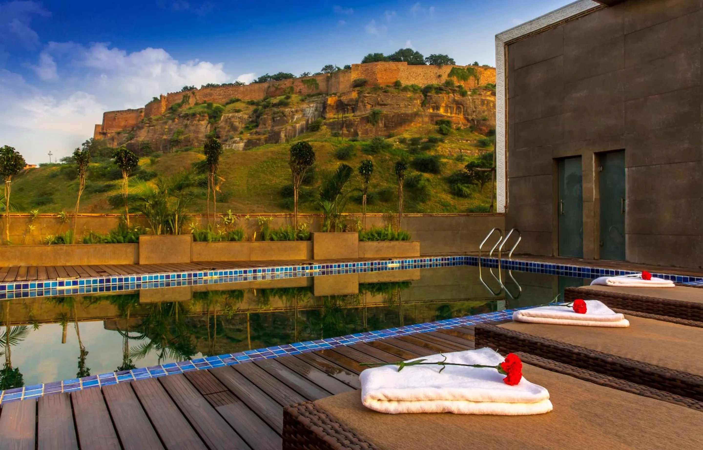 Swimming pool in Clarks Inn Suites Gwalior