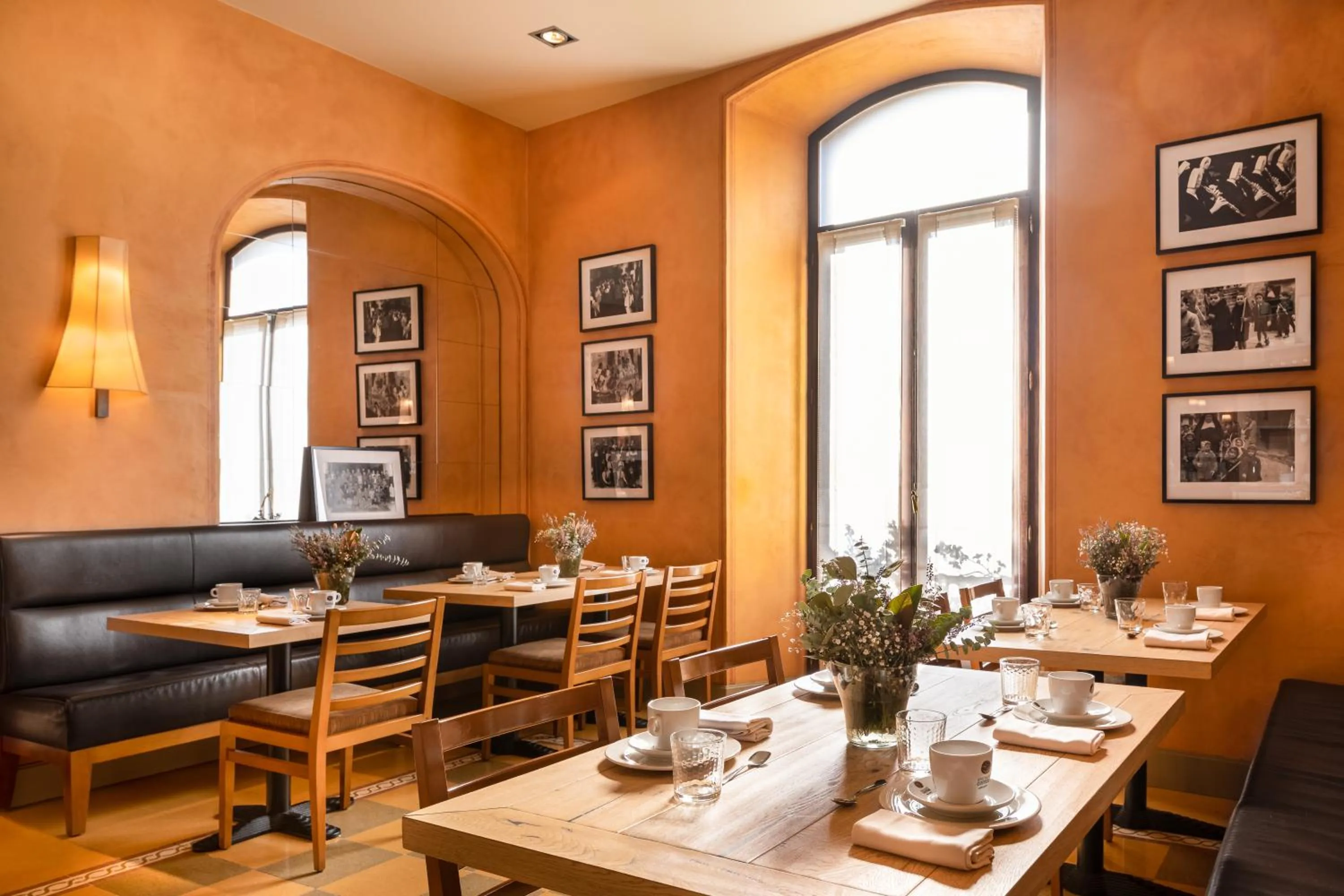 Food and drinks in Bremon Boutique Hotel by Duquessa Hotel Collection