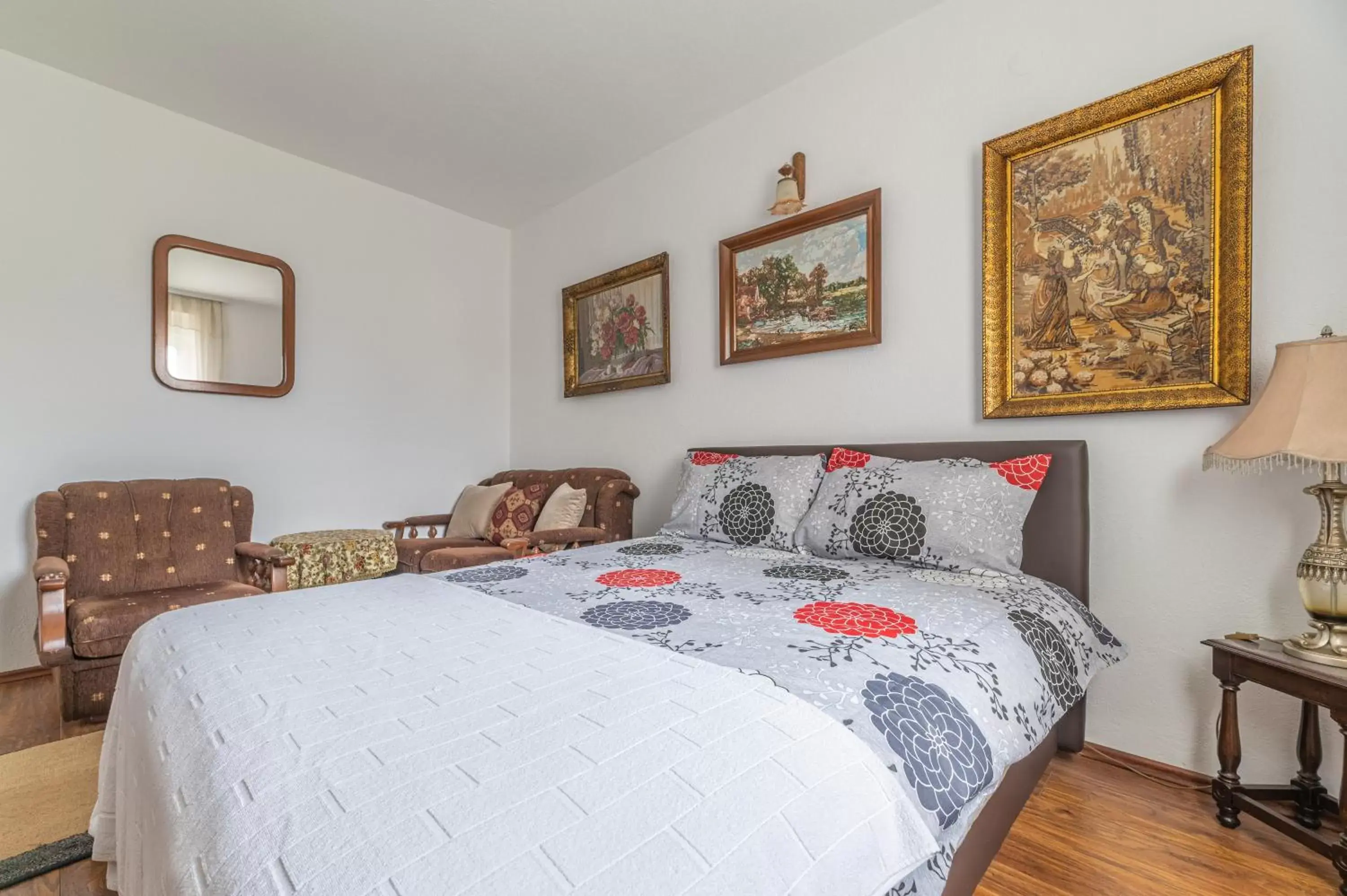 Two-Bedroom Suite in Frile Apartments Two-Bedroom Suite in Frile Apartments