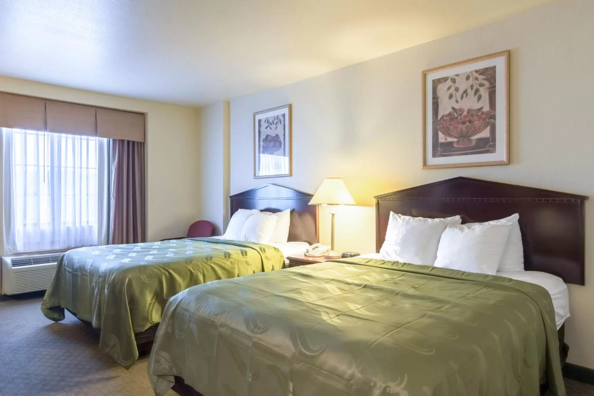 Bed in Quality Inn & Suites of Alma - Northeast from Fort Smith