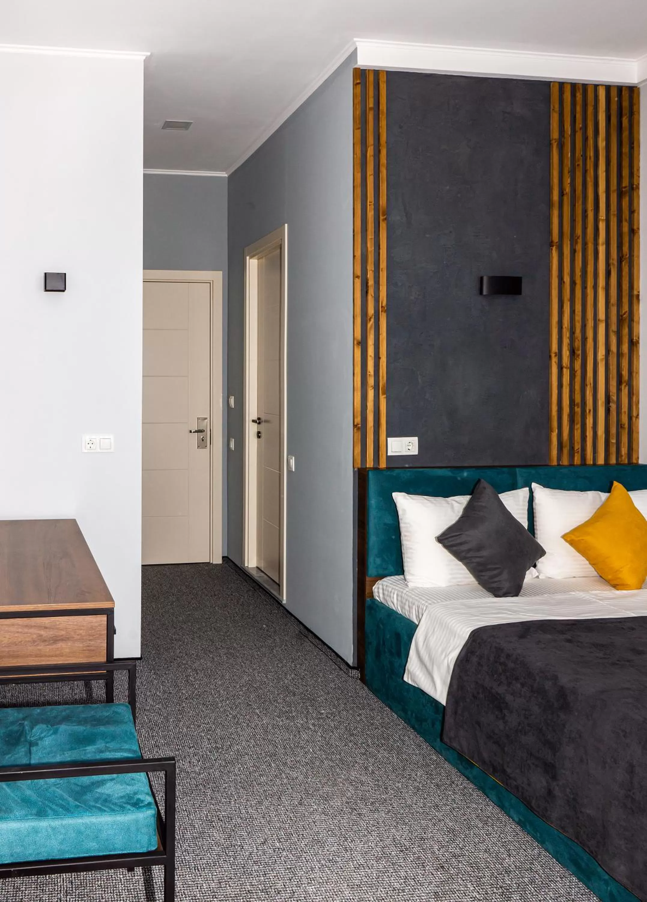 Swimming pool, Bed in BG Palace Hotel