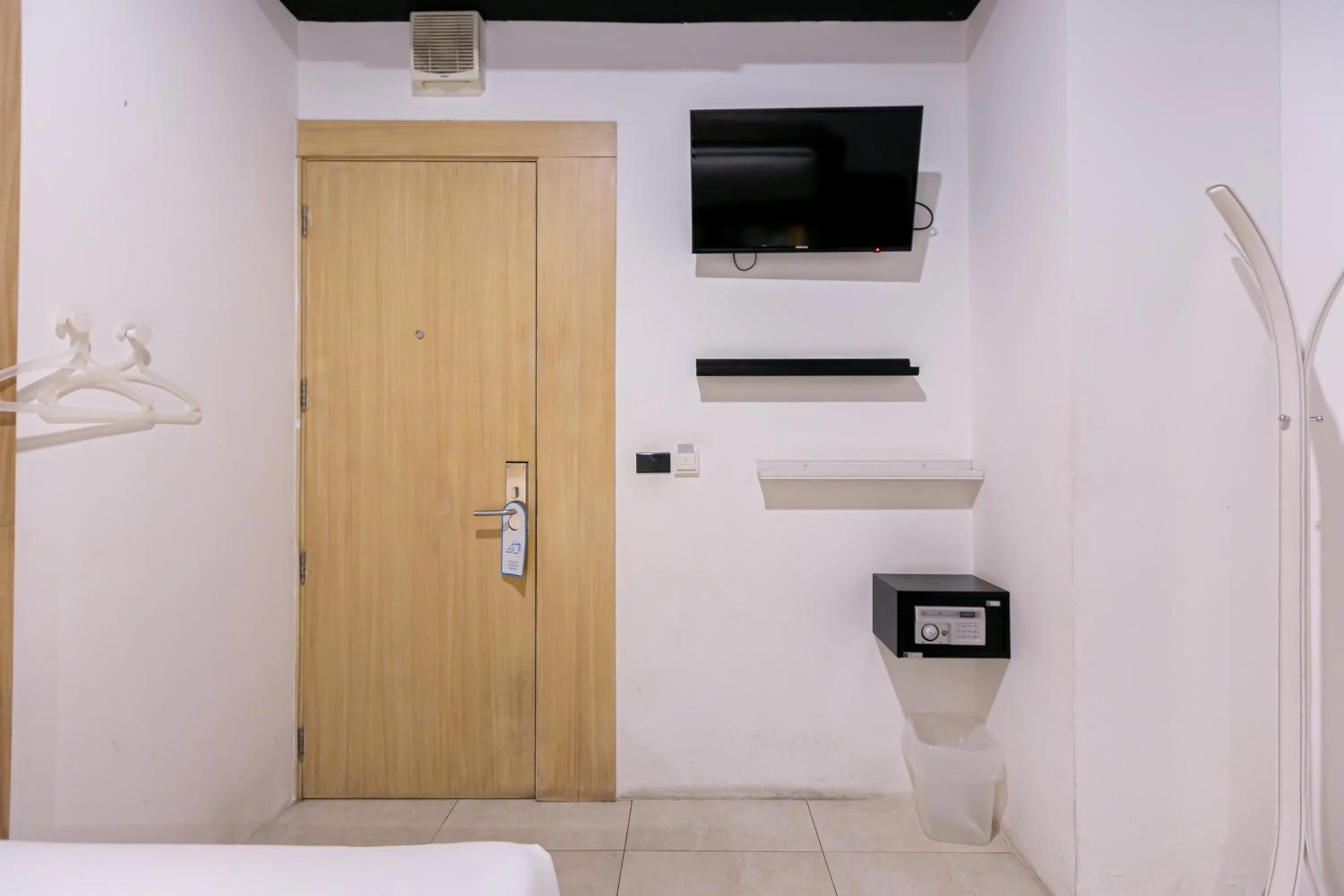 Bedroom, Bed in The Bedrooms Hostel Pattaya