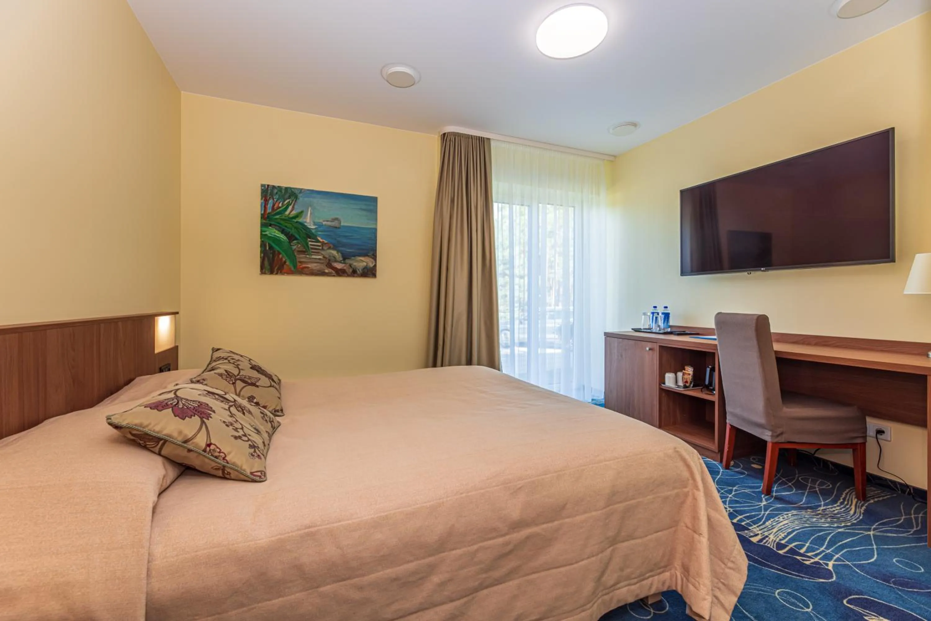 Photo of the whole room, Bed in Meduza Hotel