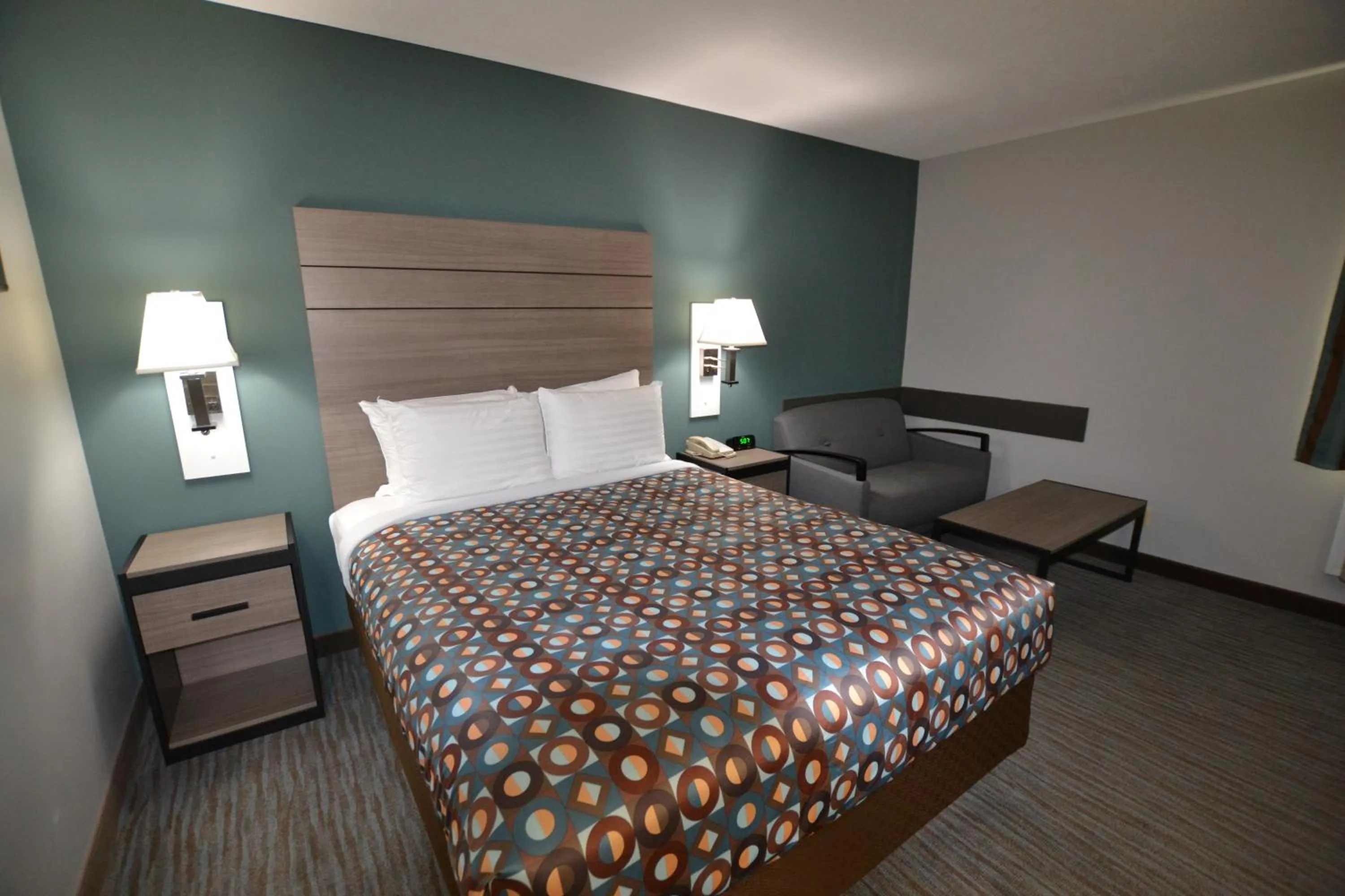 Photo of the whole room, Bed in Countryside Inn & Suites Omaha East-Council Bluffs IA