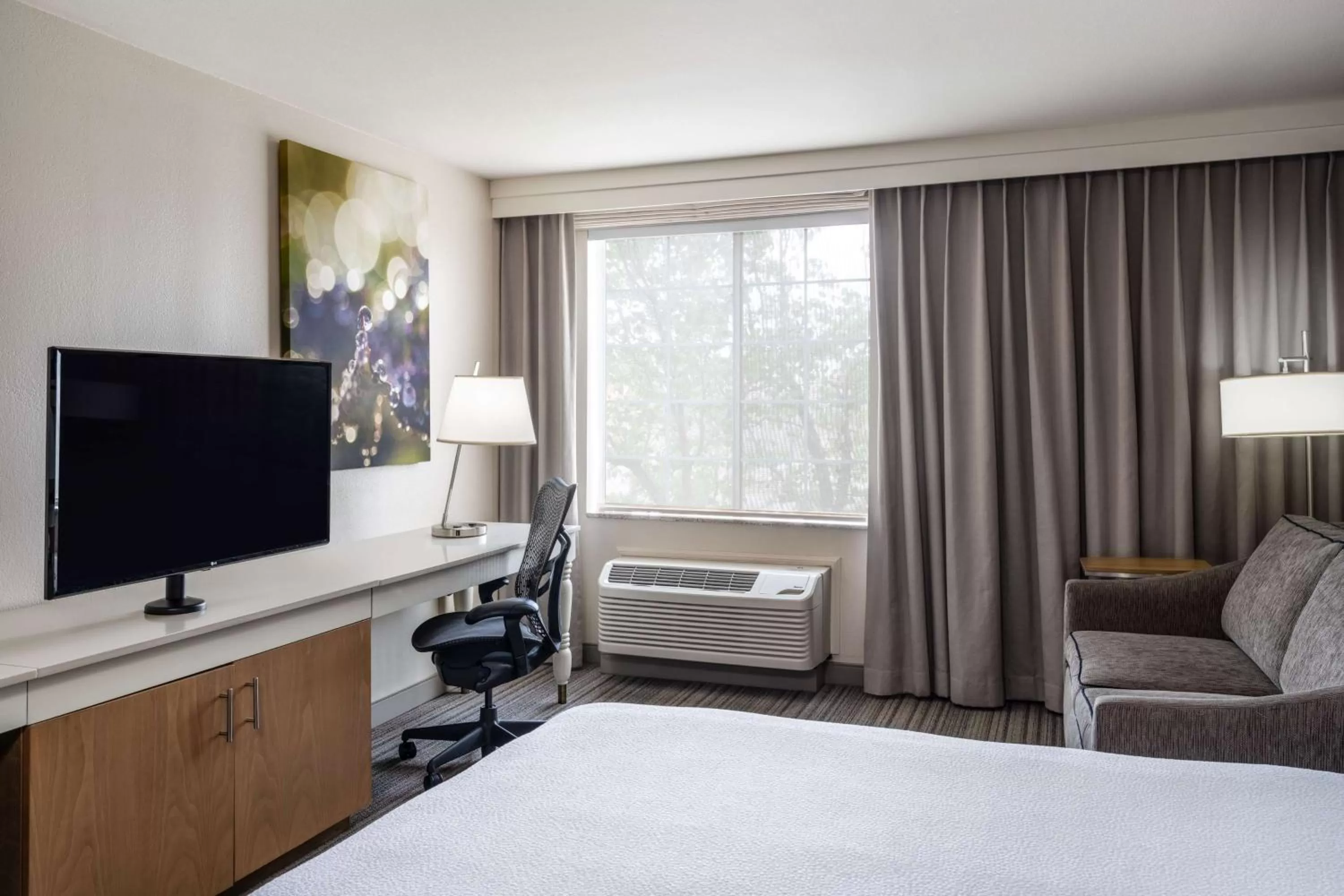 Bedroom, Bed in Hilton Garden Inn Bakersfield