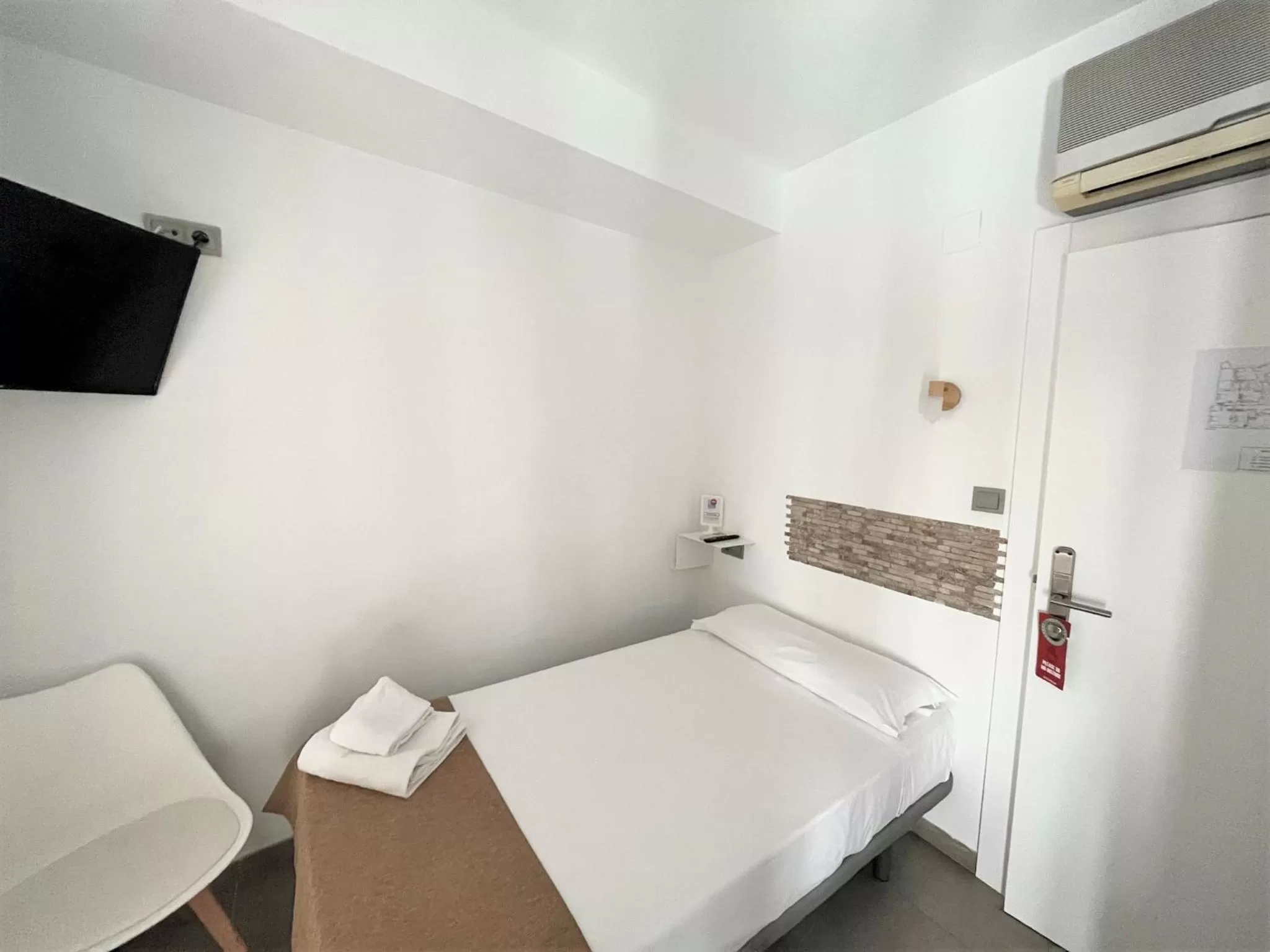 Photo of the whole room, Bed in Vitium Córdoba