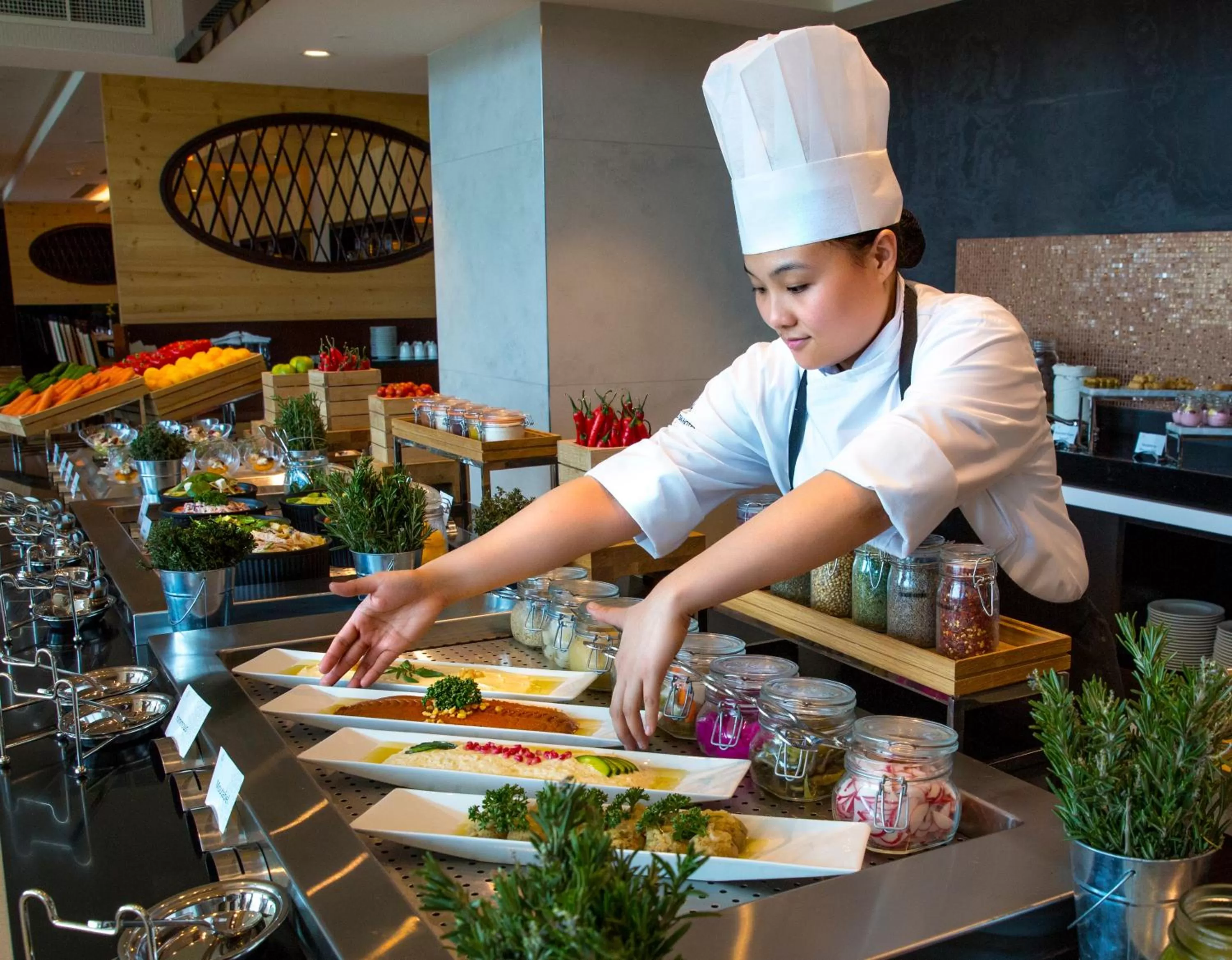 Restaurant/places to eat in Metropolitan Hotel Dubai