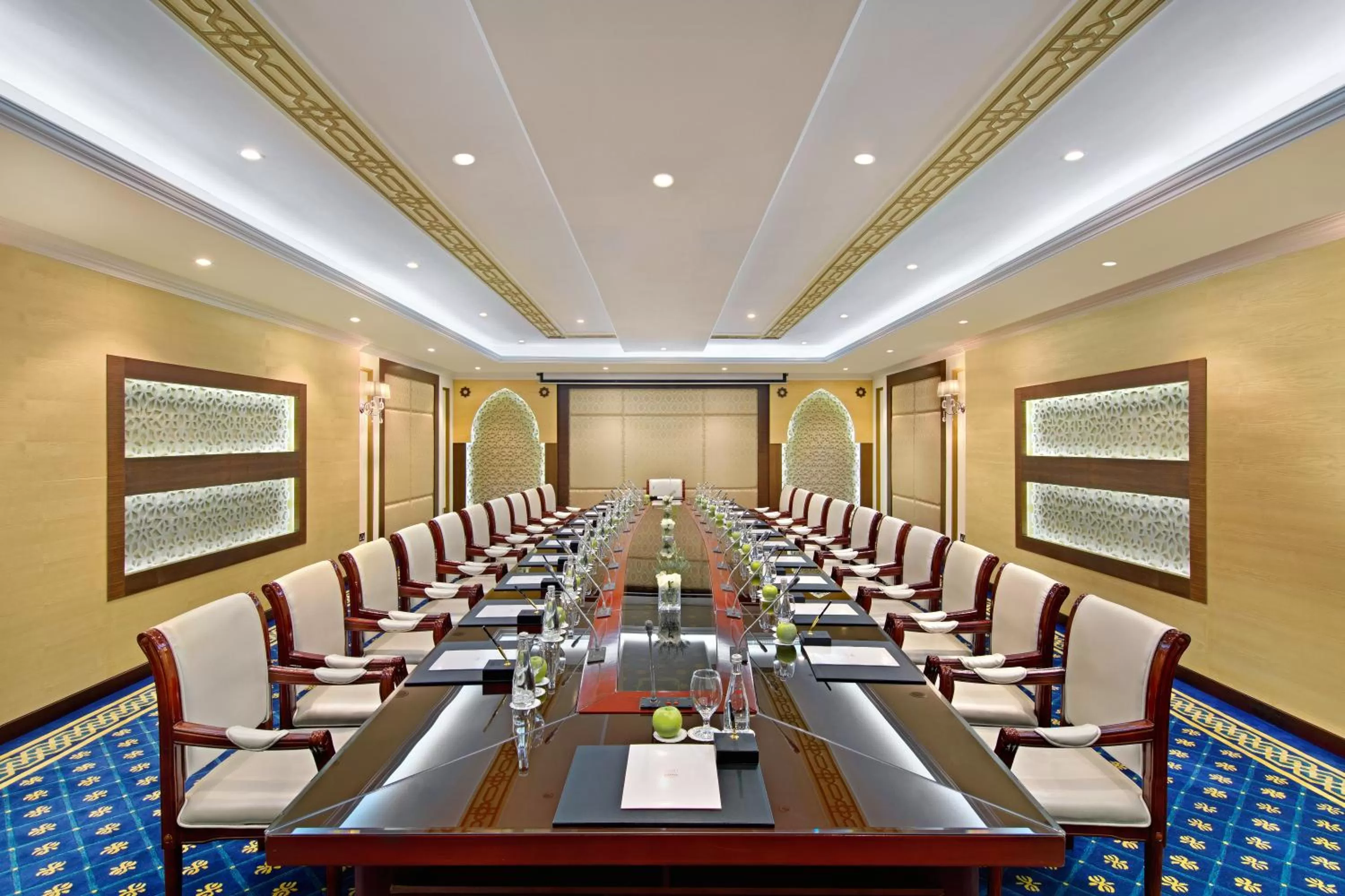Business facilities in Ezdan Hotel West Bay