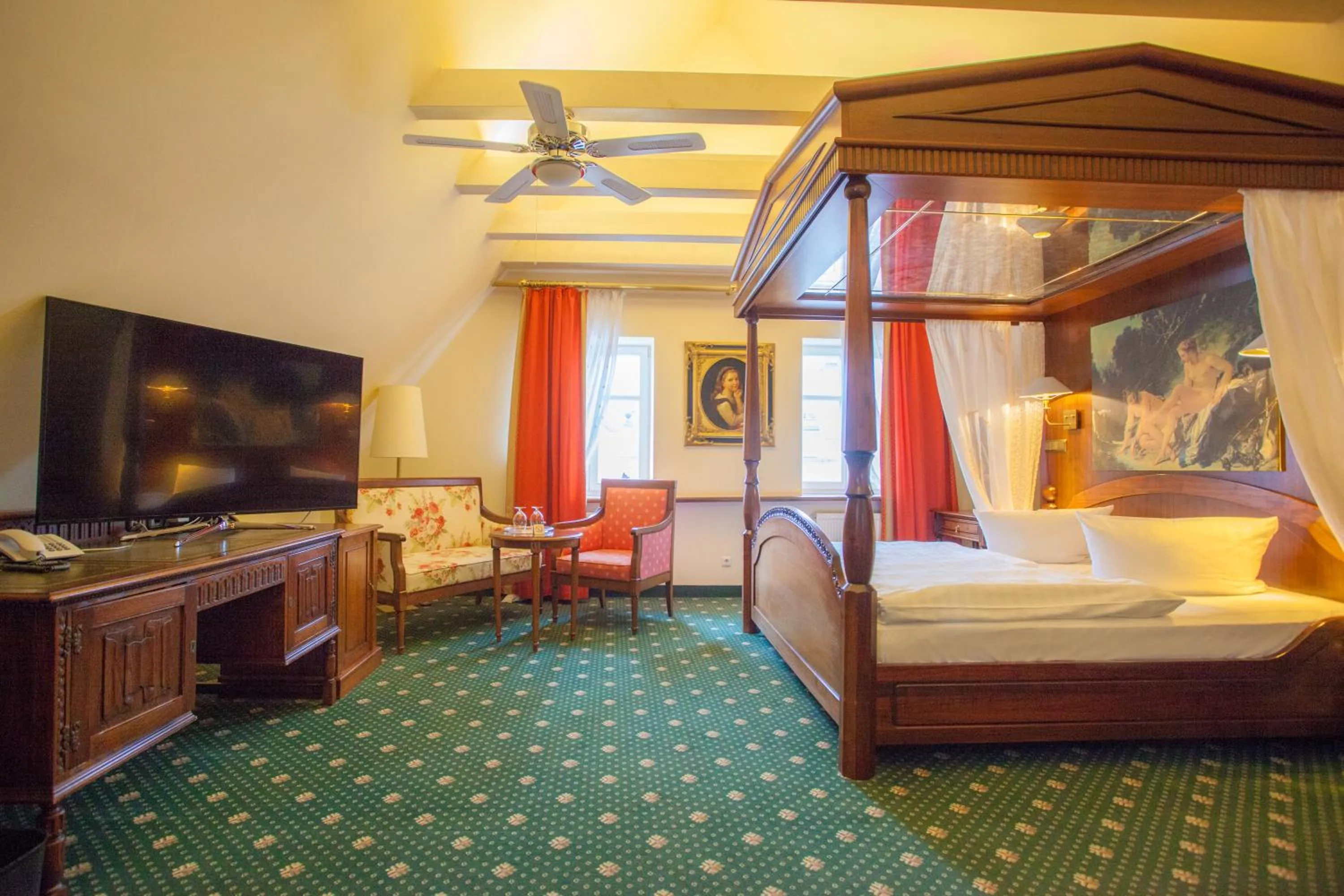 Photo of the whole room, Bed in Stadthotel Herzog Ludwig