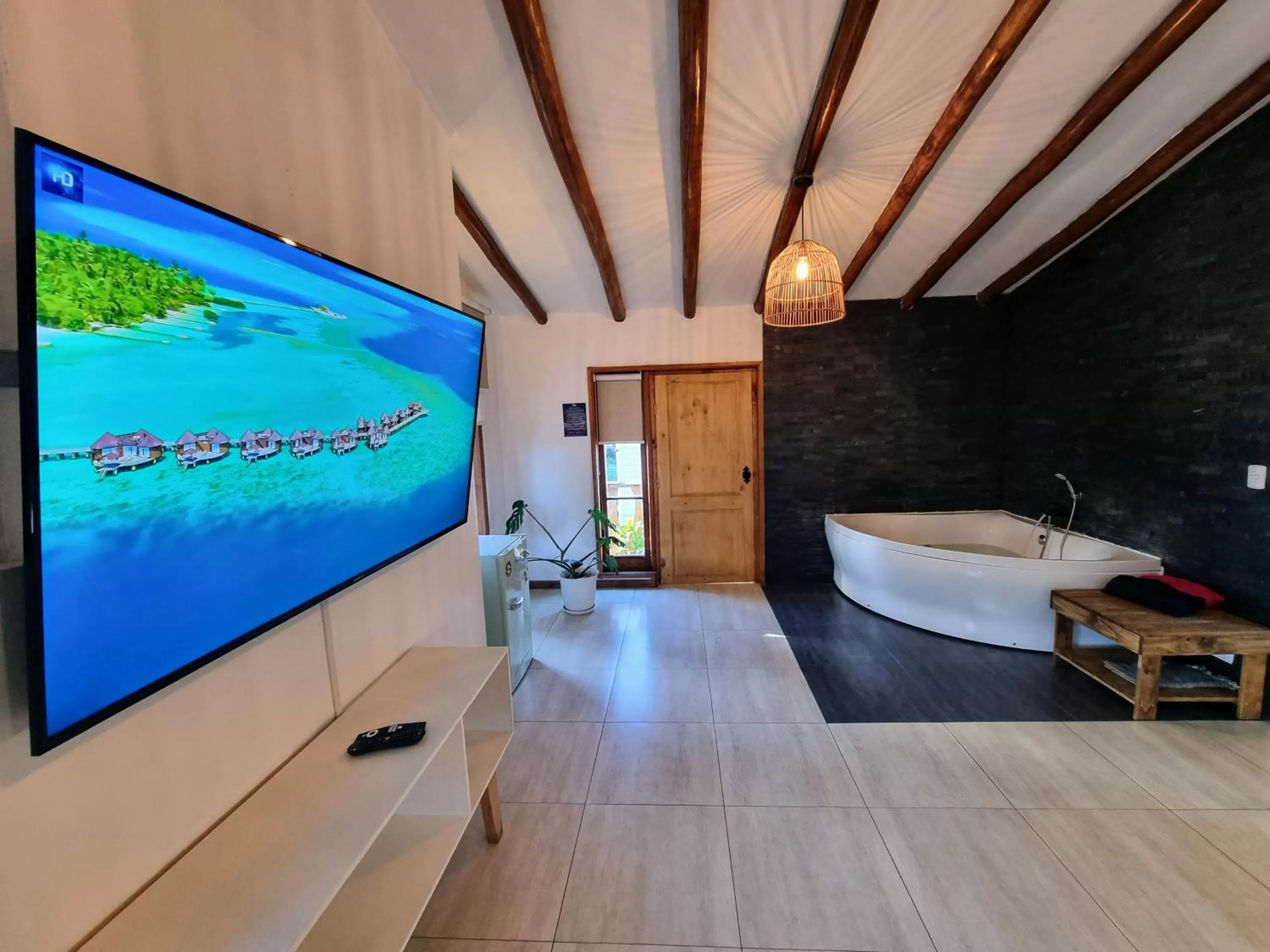 Hot Tub in Reñaca House Hotel