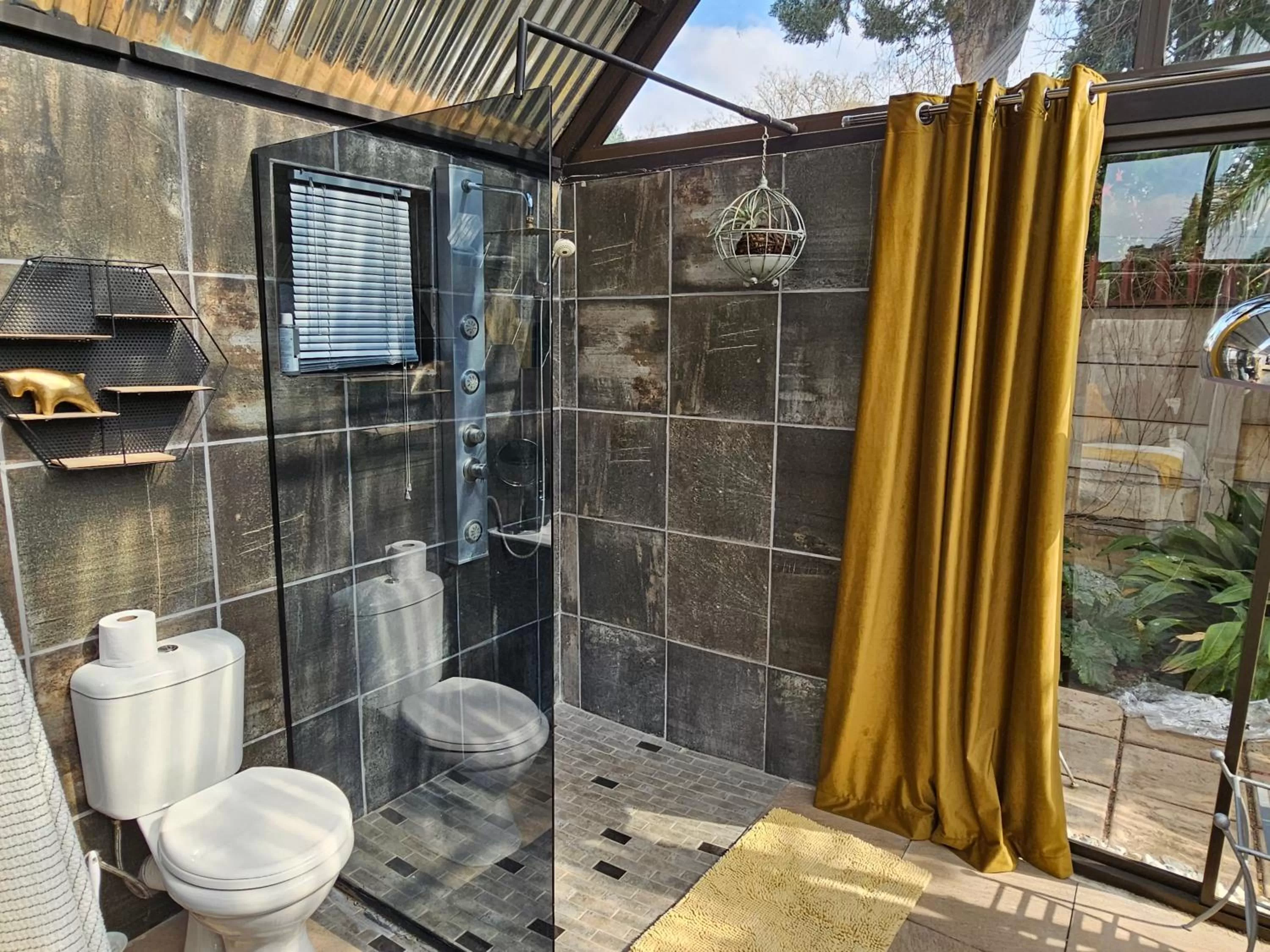 Shower, Bathroom in 51on Church