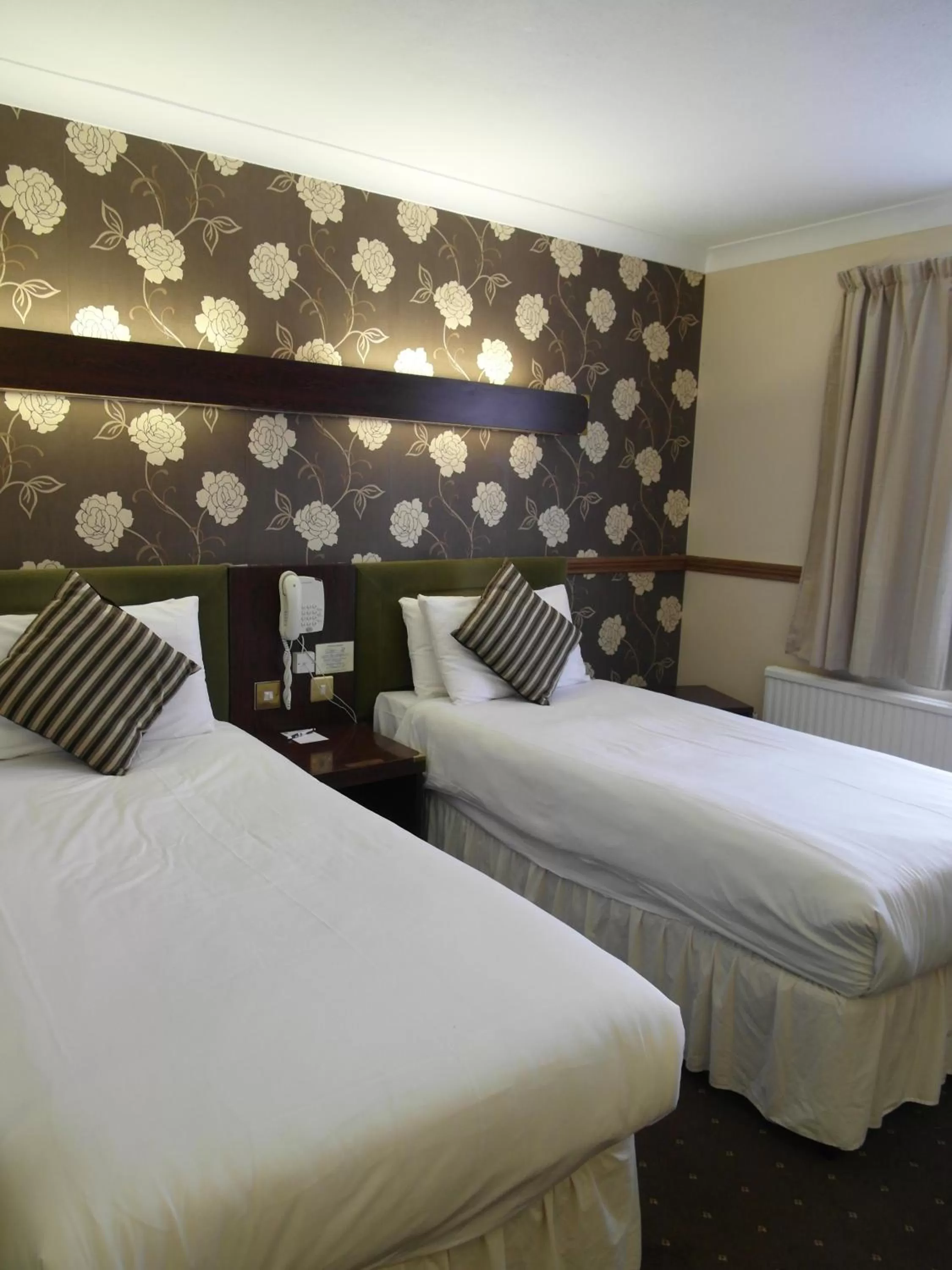 Bedroom, Bed in Best Western The George Hotel, Swaffham