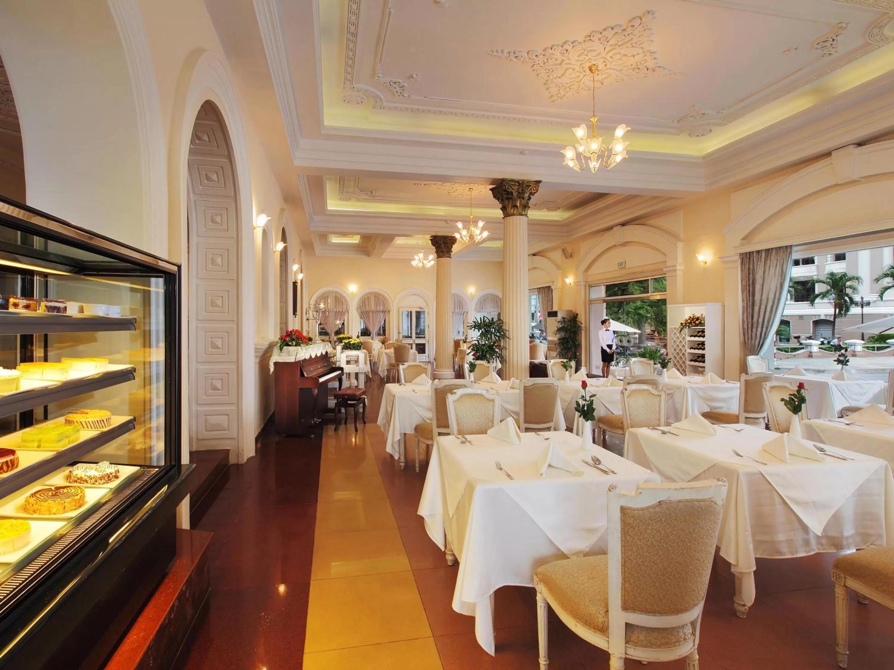 Restaurant/places to eat in Hotel Continental Saigon