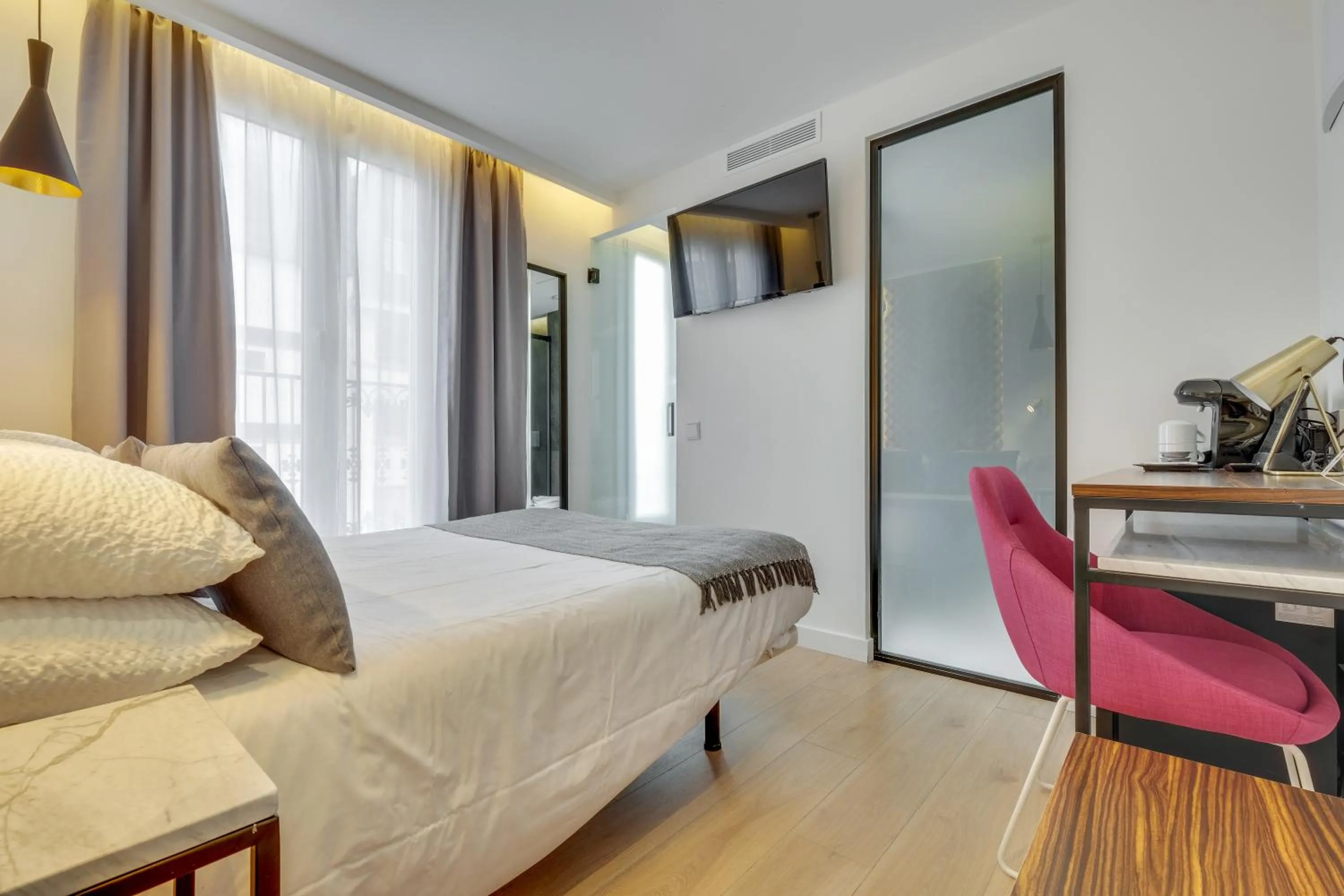 Bed in Hotel Beausejour