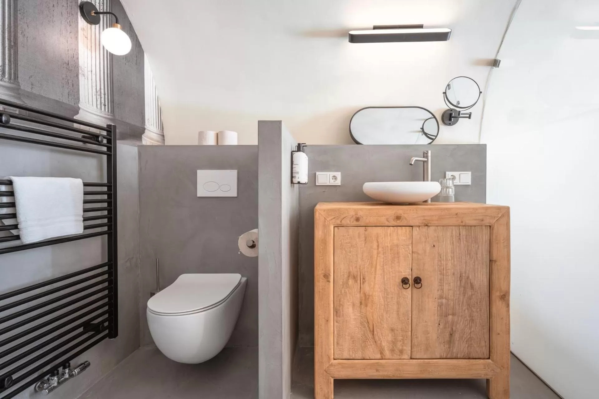 Toilet in Court Hotel Utrecht City Centre