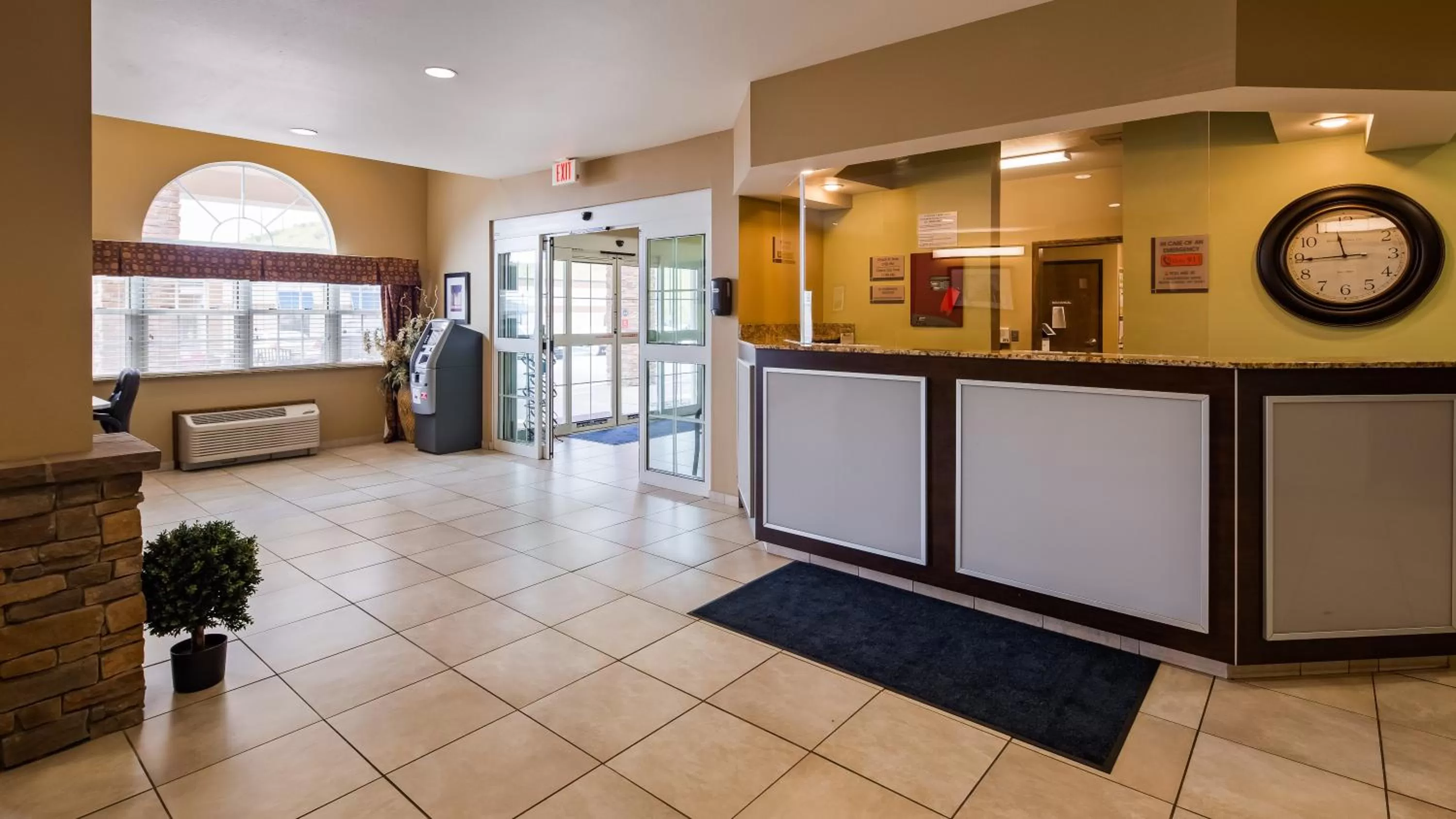 Lobby or reception in SureStay Plus Hotel by Best Western Buckhannon