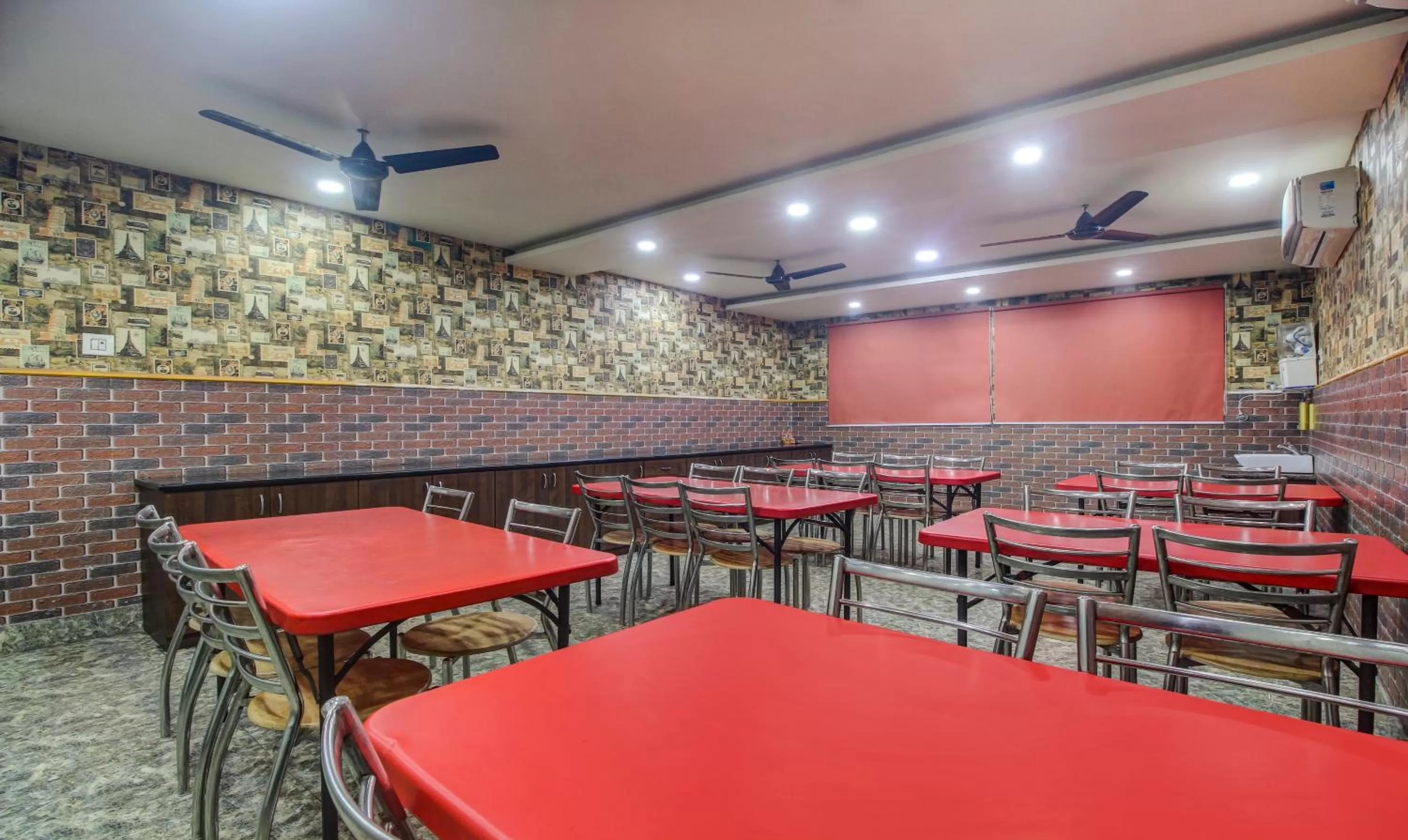 Restaurant/Places to Eat in Itsy By Treebo - Golden Fiesta