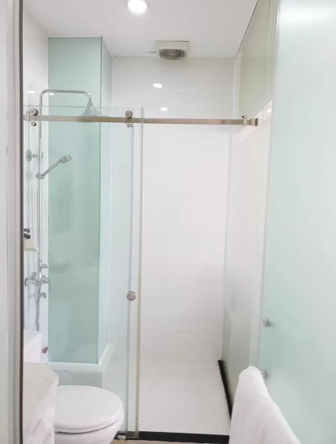 Bathroom in Chez Lotus Rose