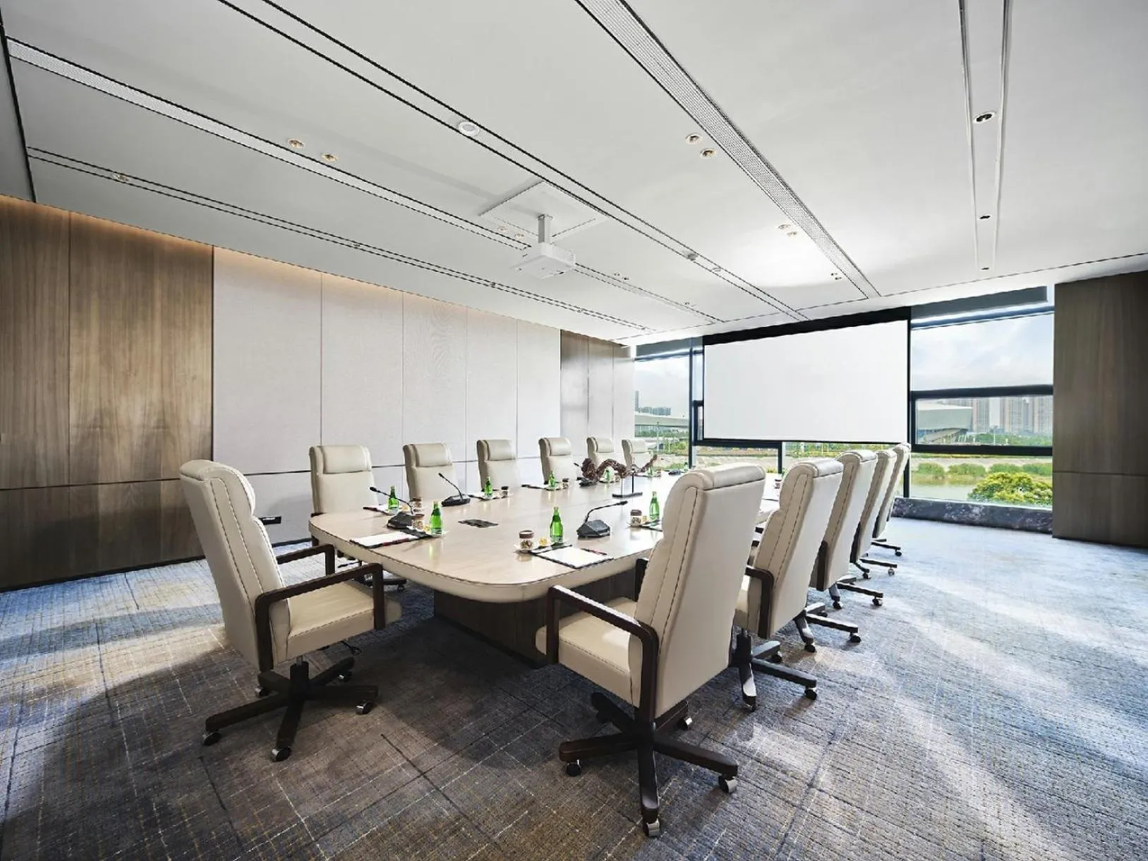 Meeting/conference room in HUALUXE Nanjing Yangtze River