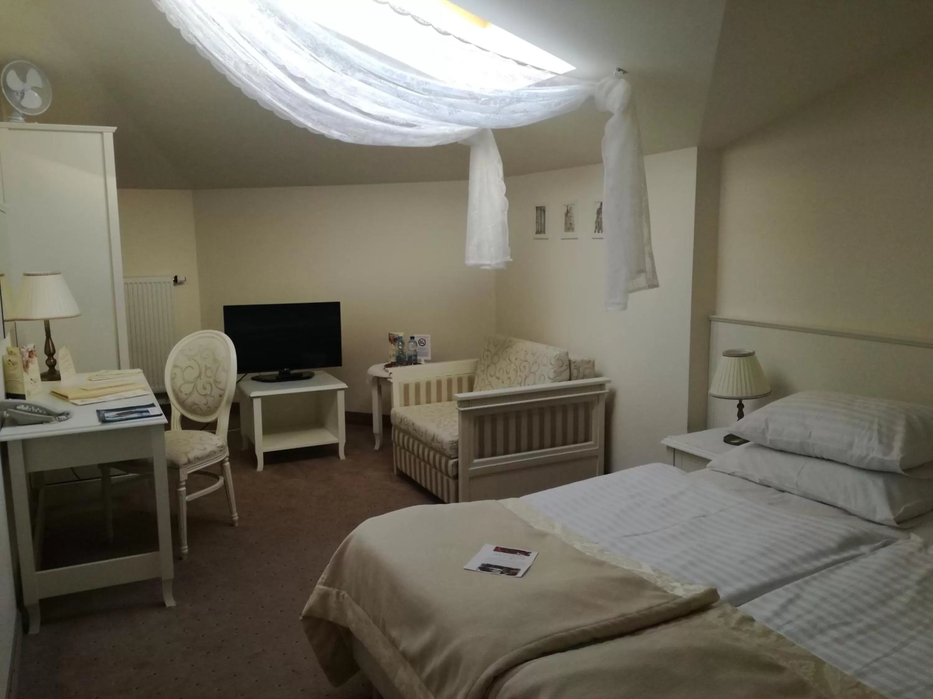 Photo of the whole room, Bed in Hotel SPA Akacjowy Dwór